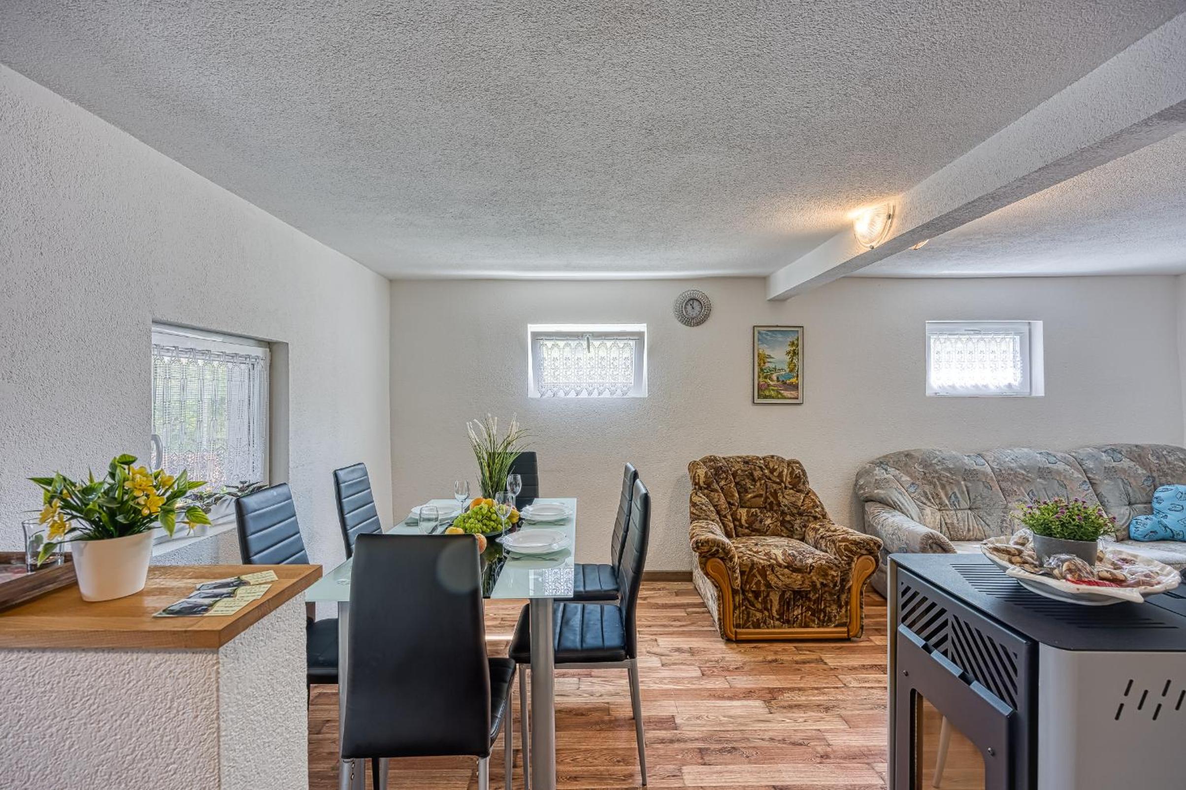 Two-Bedroom House - Photo 23