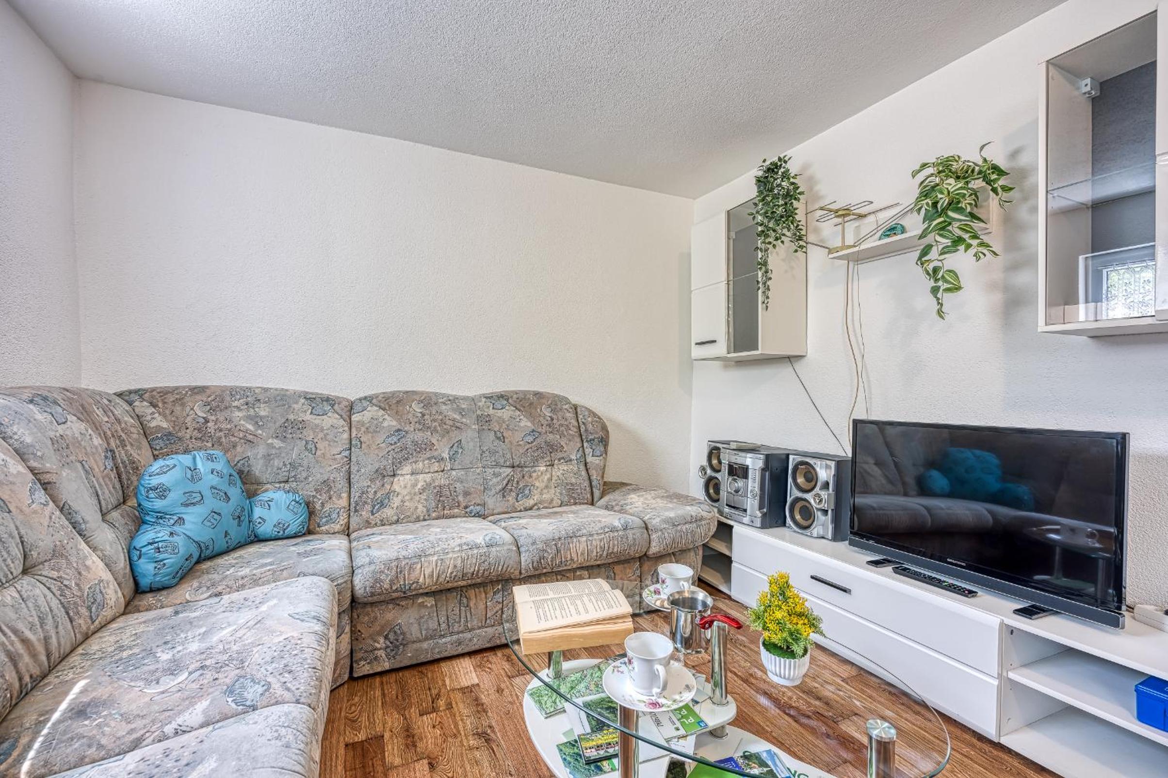 Two-Bedroom House - Photo 27