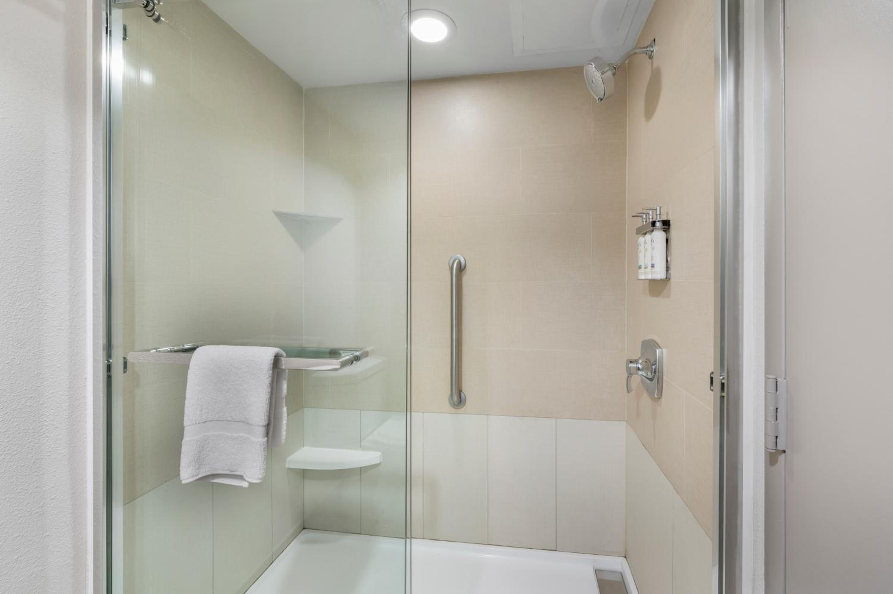 Standard King Room - Communications Accessible