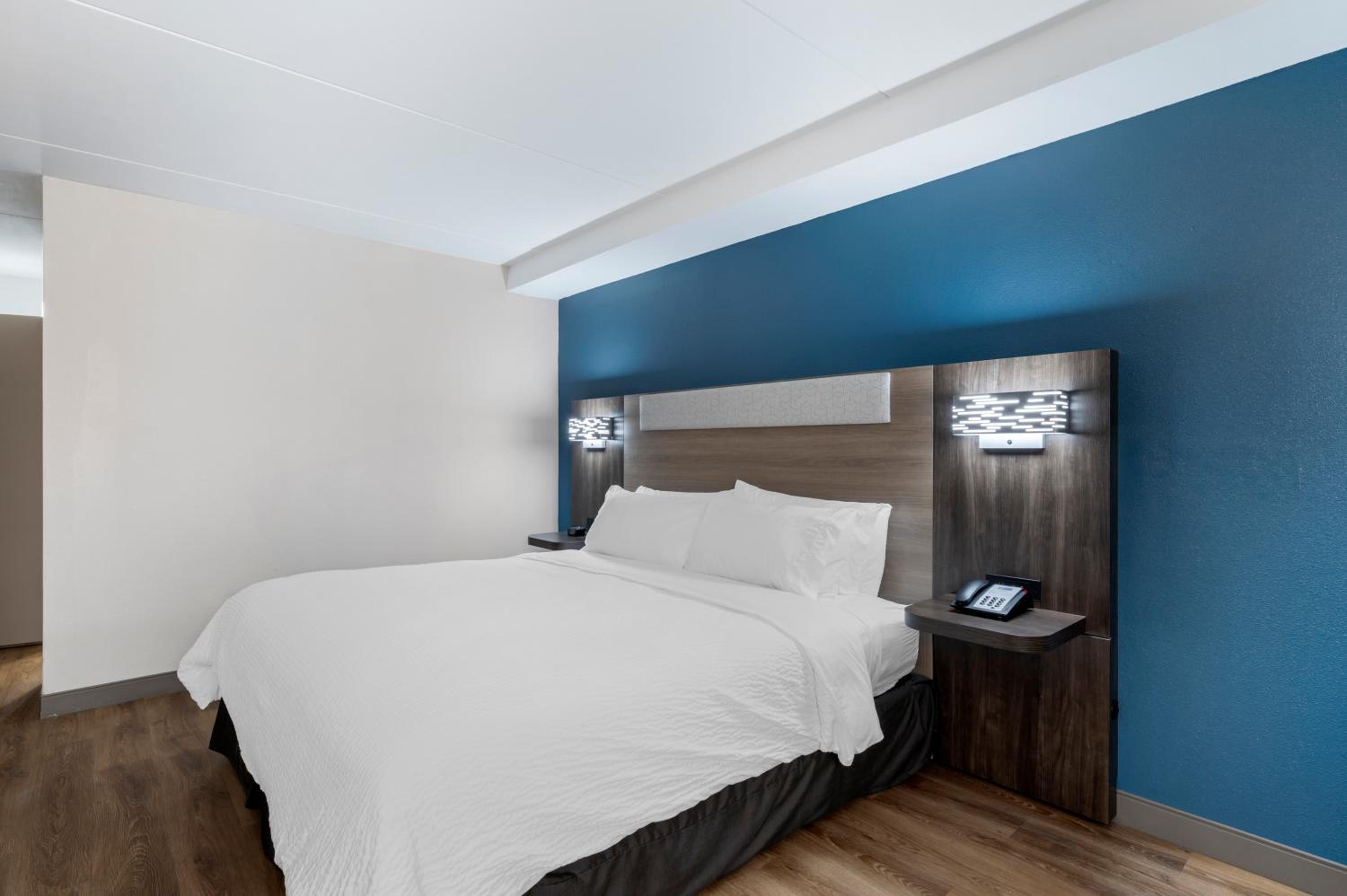 Standard King Room photo 3