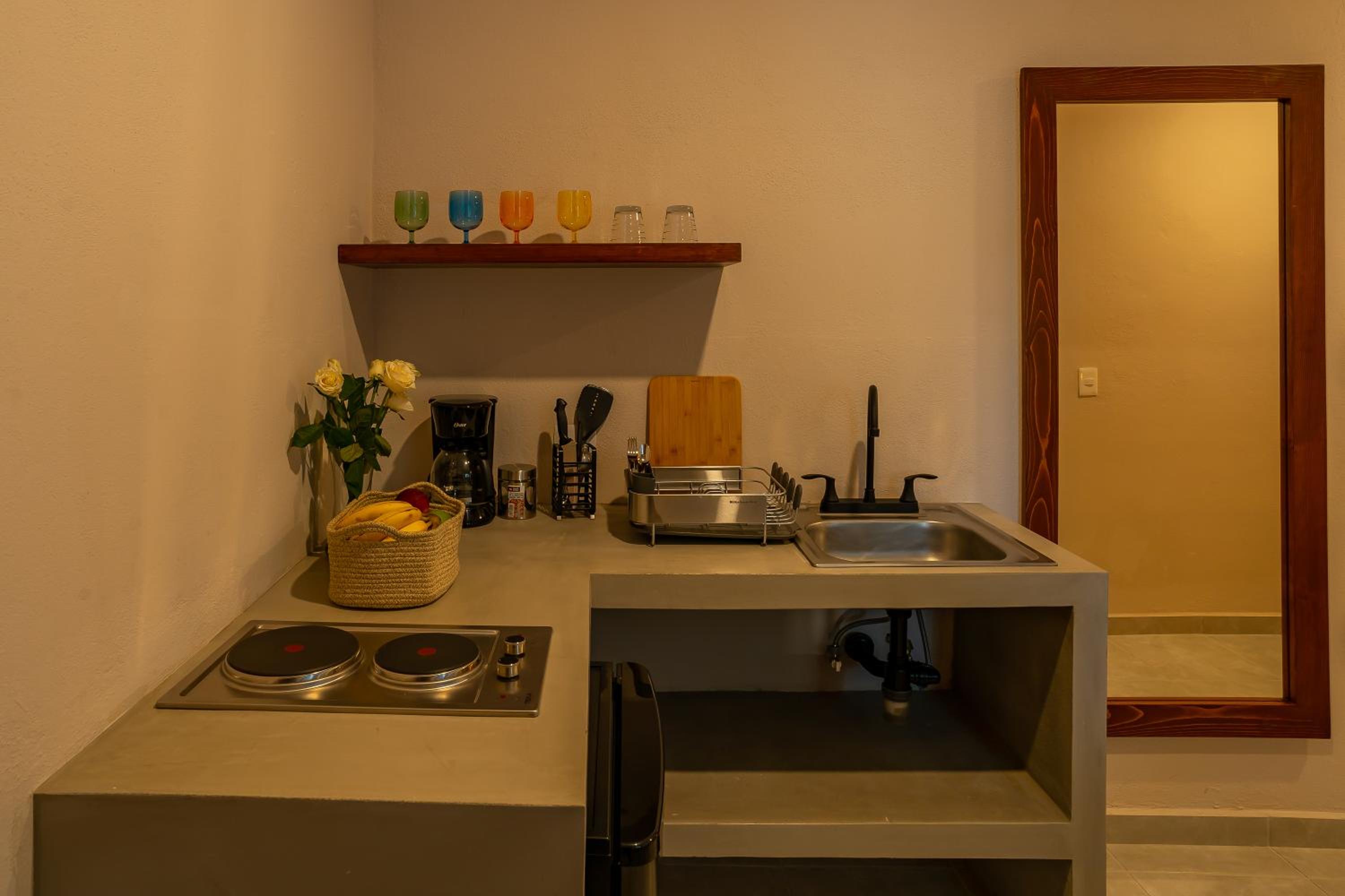 Deluxe Suite - Photo 11