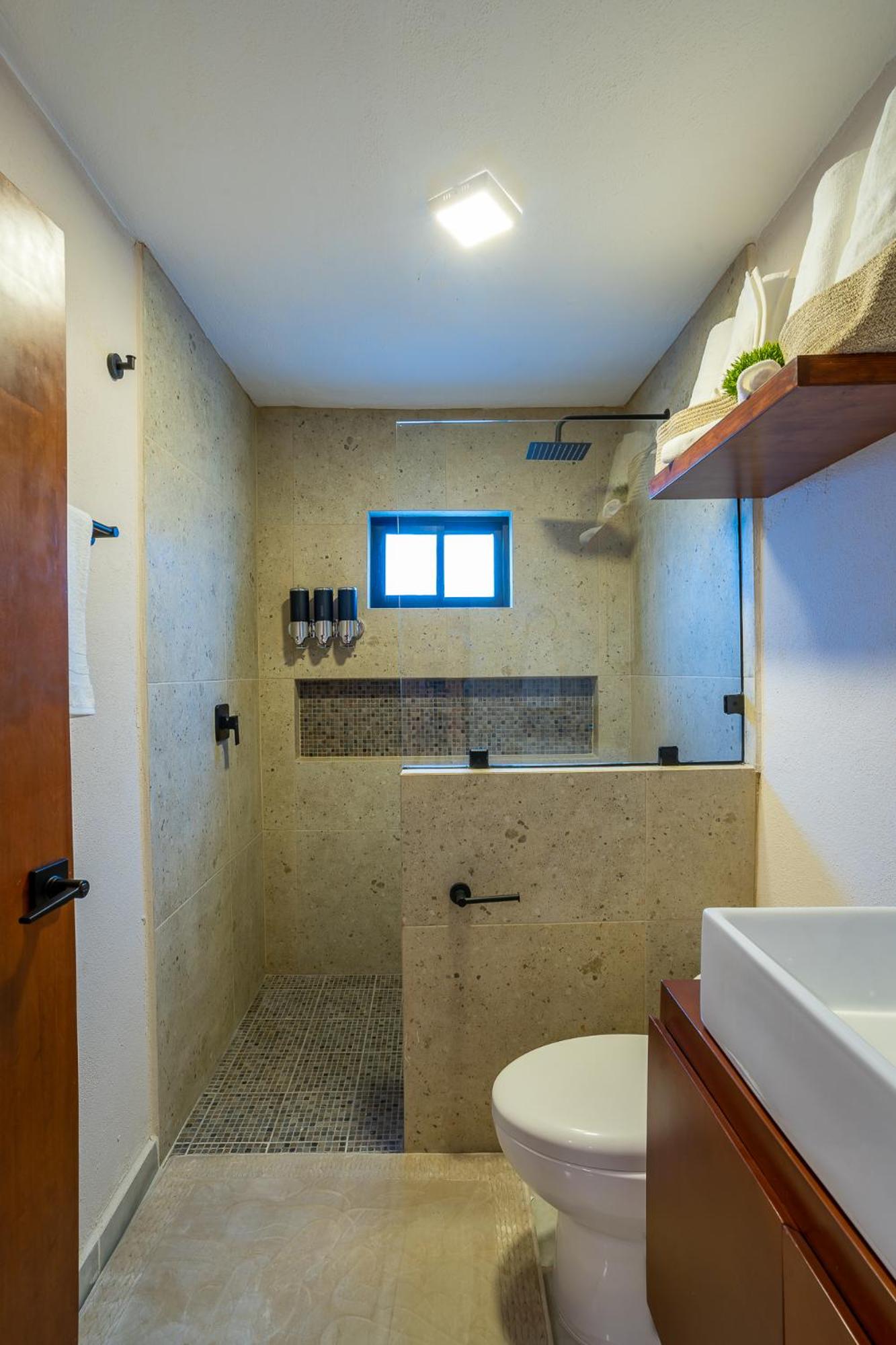 Deluxe Suite - Photo 6