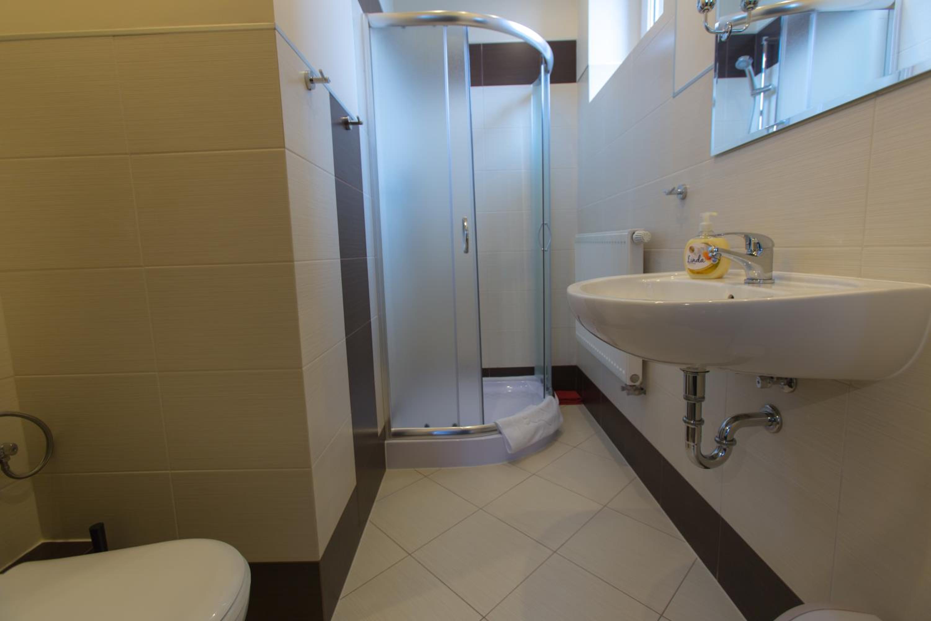 Single Room with Private Bathroom photo 2
