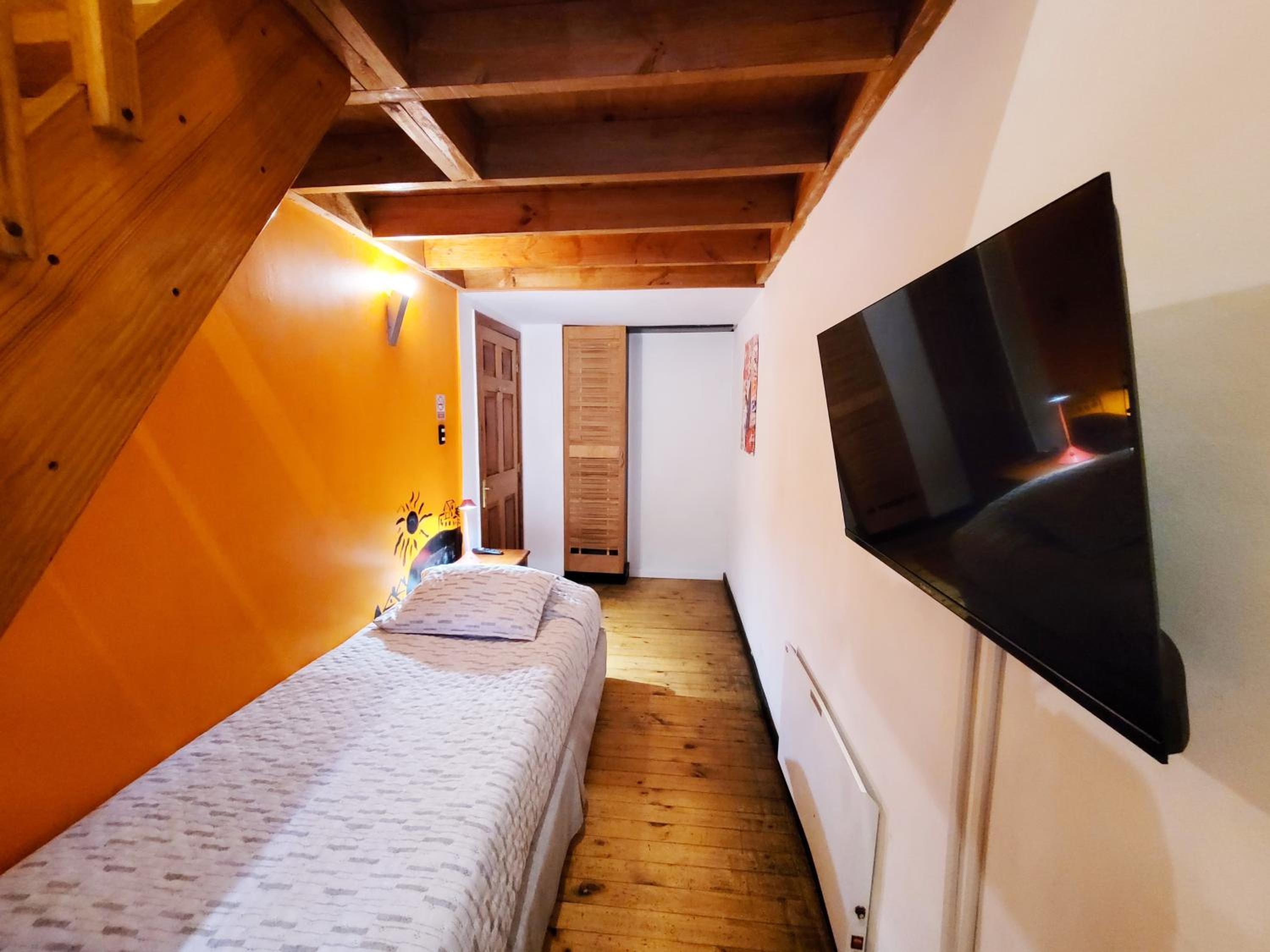 Single Room with Private Bathroom