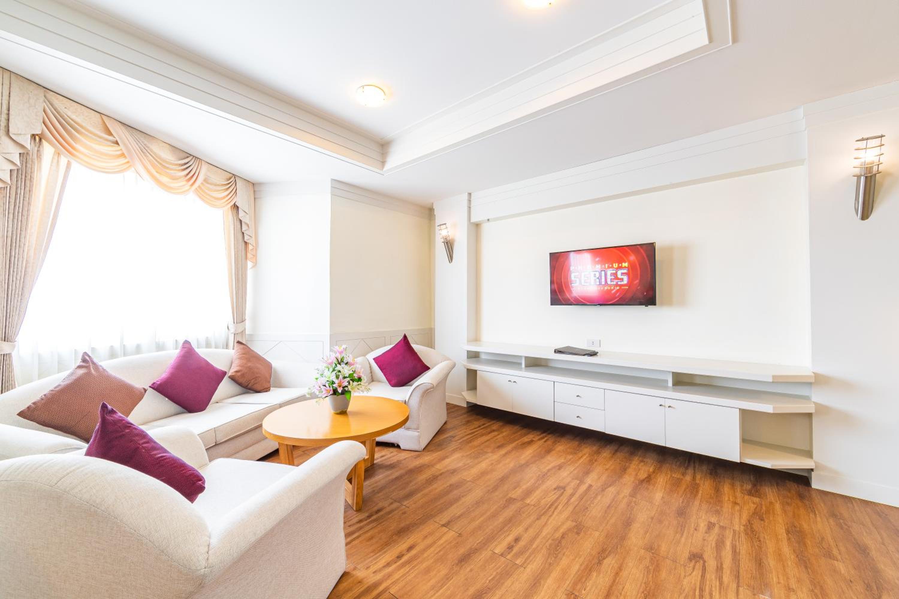 Executive Suite photo 2