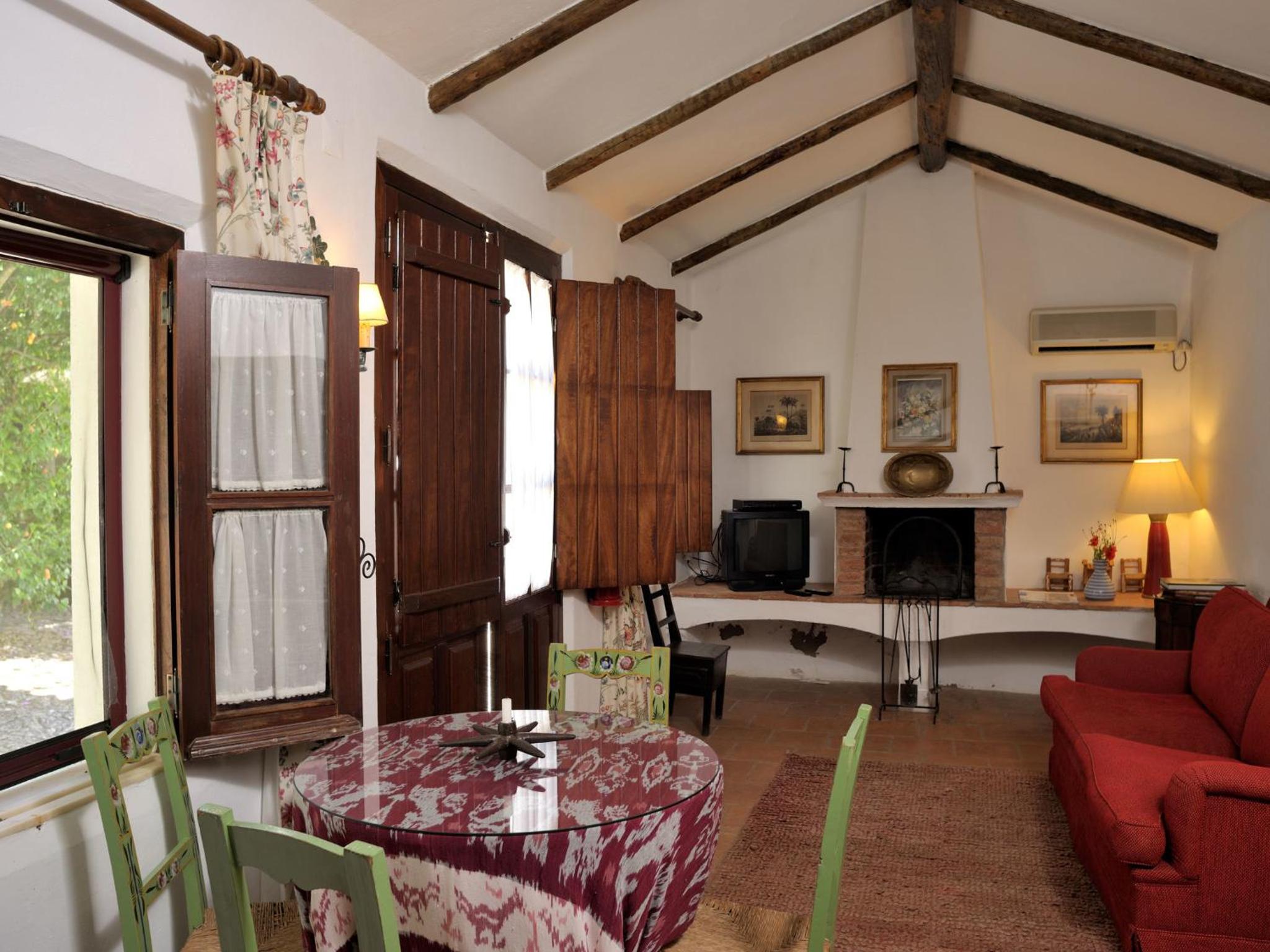 One-Bedroom Apartment - Photo 6