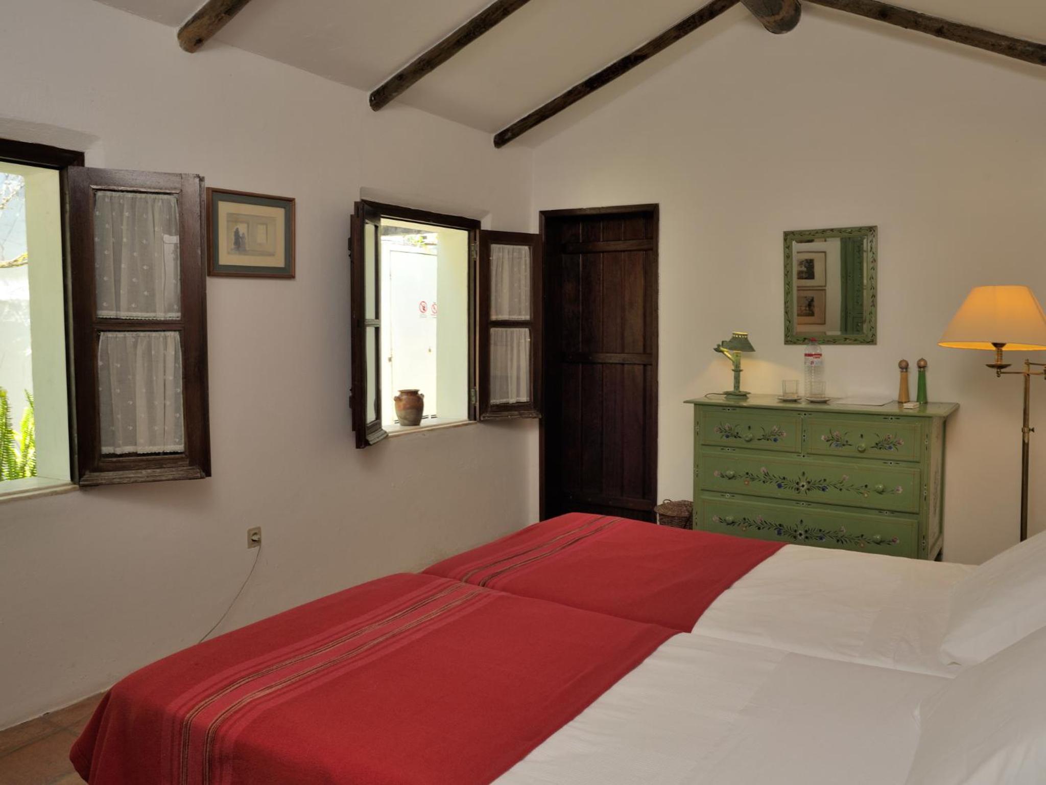 One-Bedroom Apartment - Photo 3