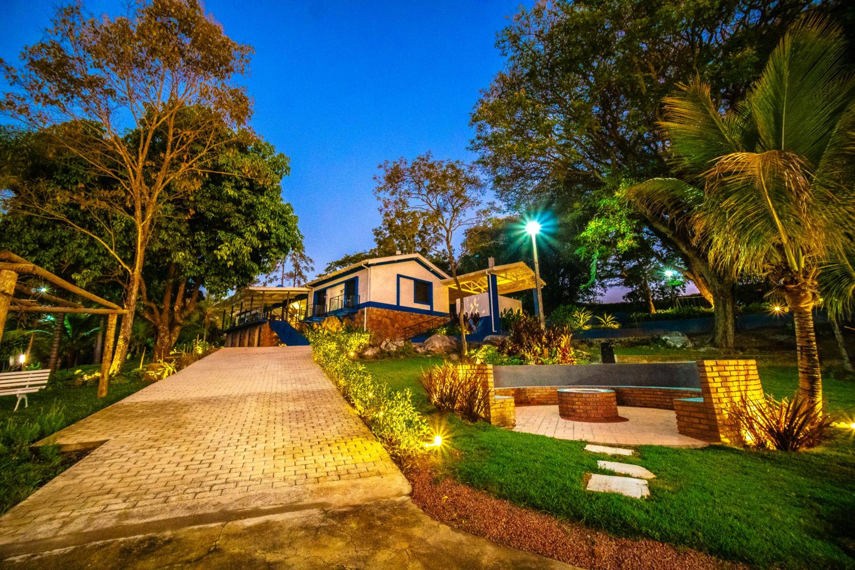 Five-Bedroom House photo 2