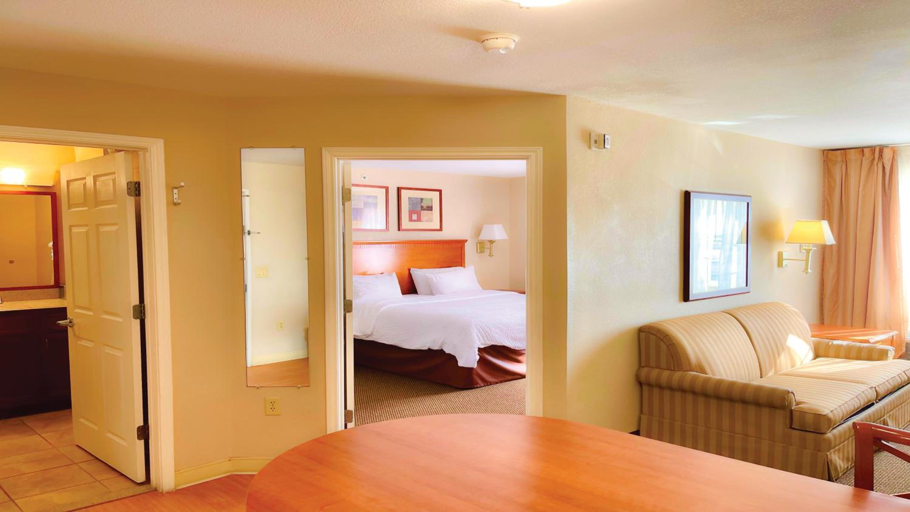 One-Bedroom King Suite - Photo 6