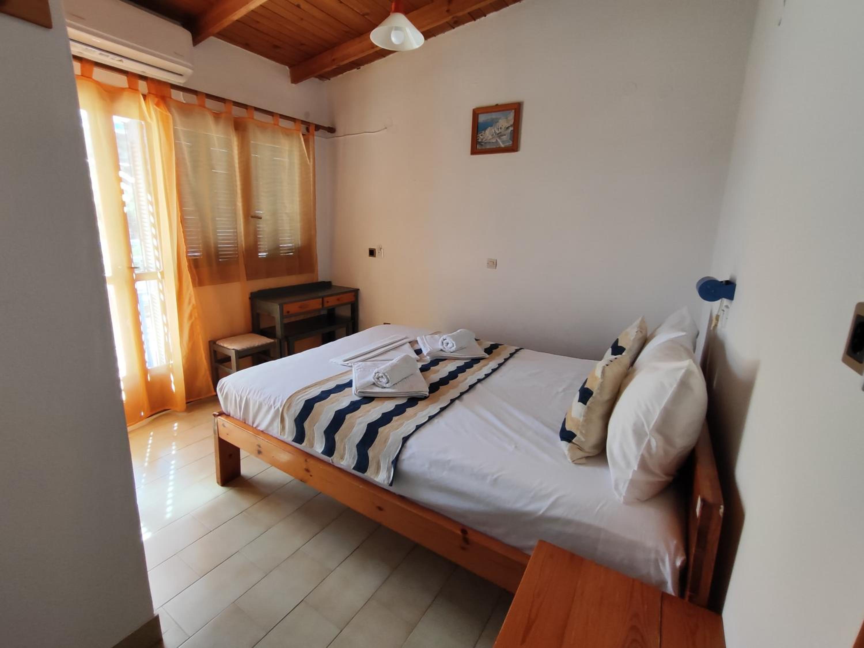 Deluxe Double Room with Balcony - Photo 15