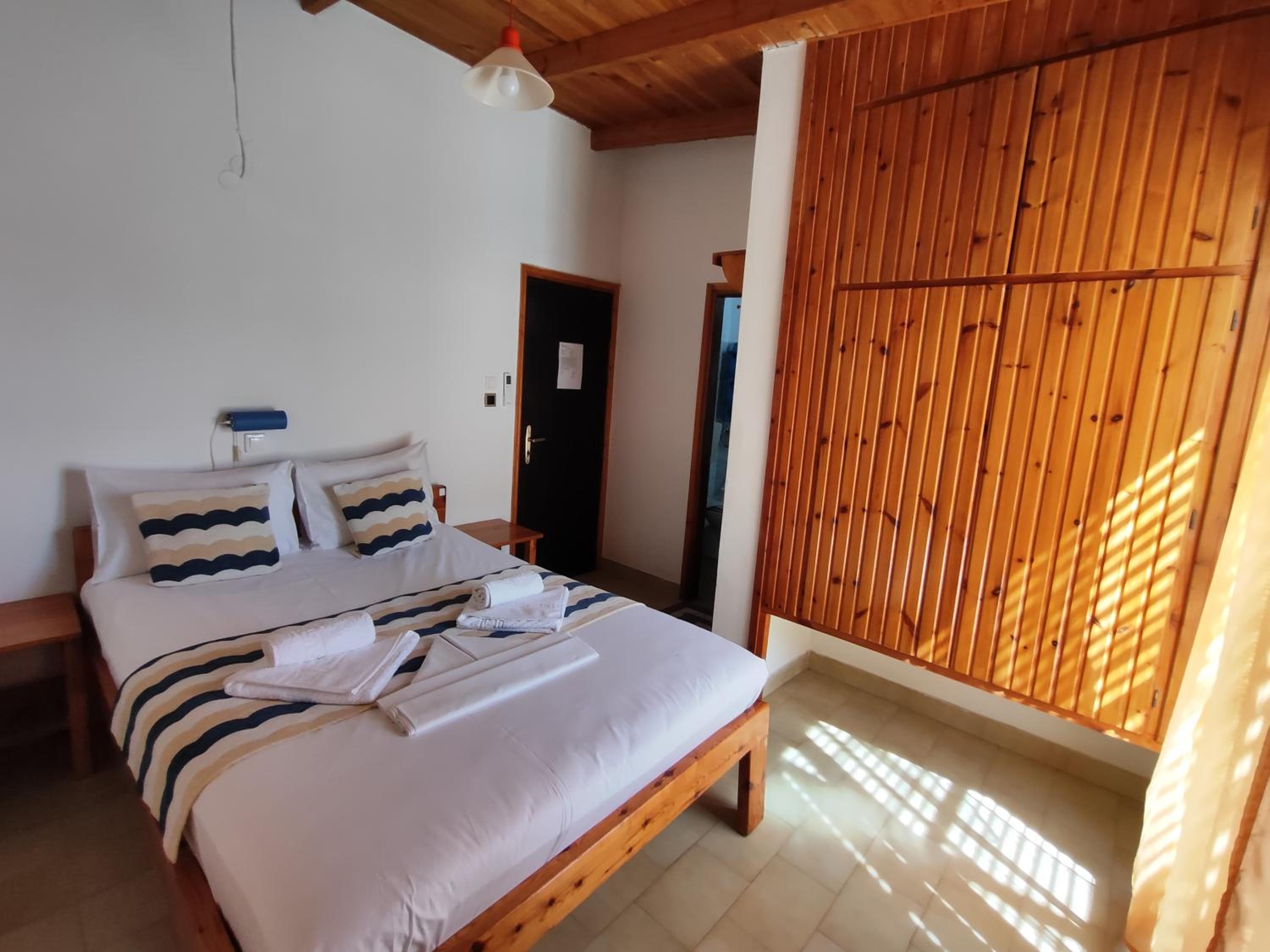 Deluxe Double Room with Balcony - Photo 14