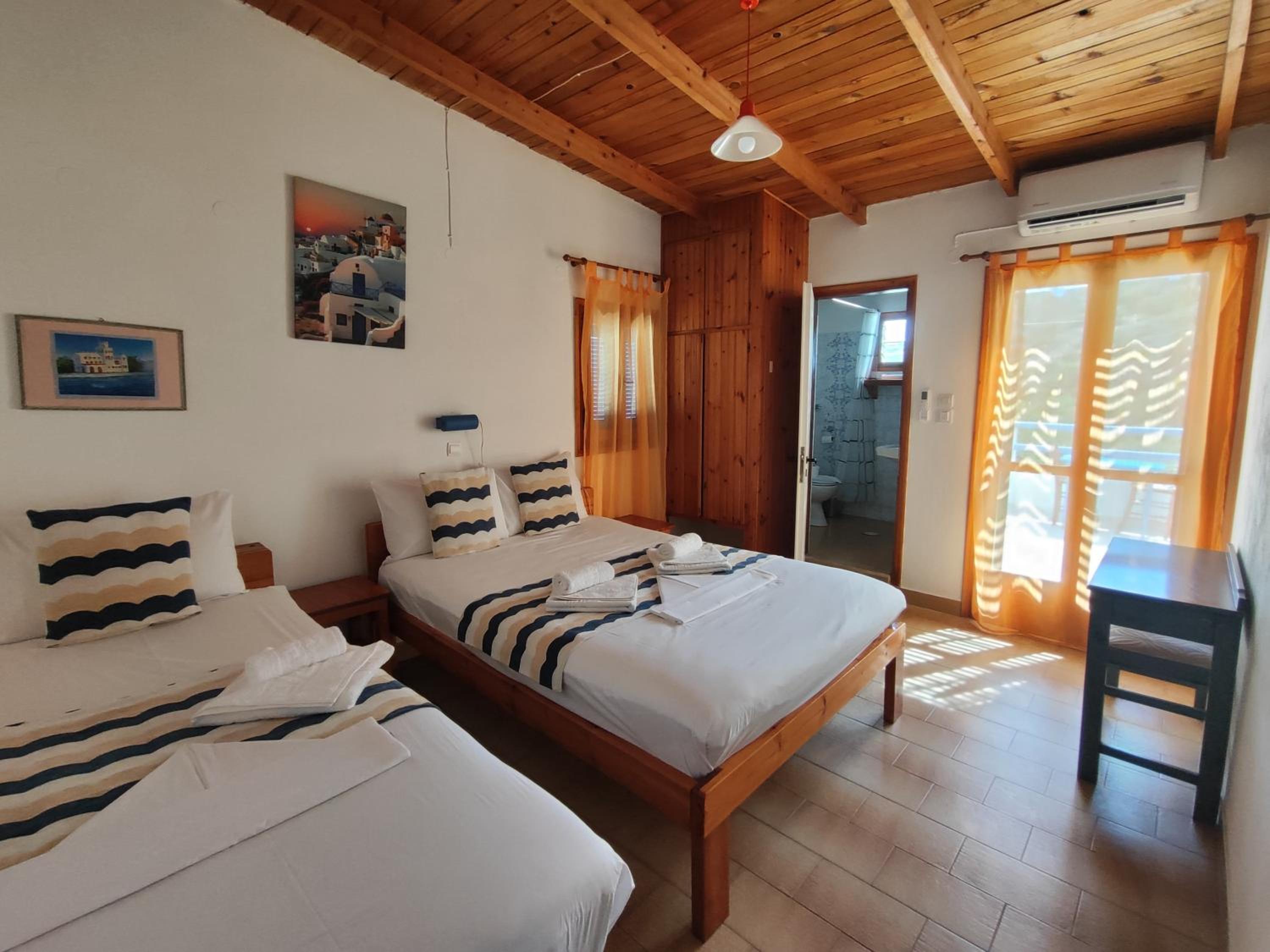 Triple Room with Balcony - Photo 7