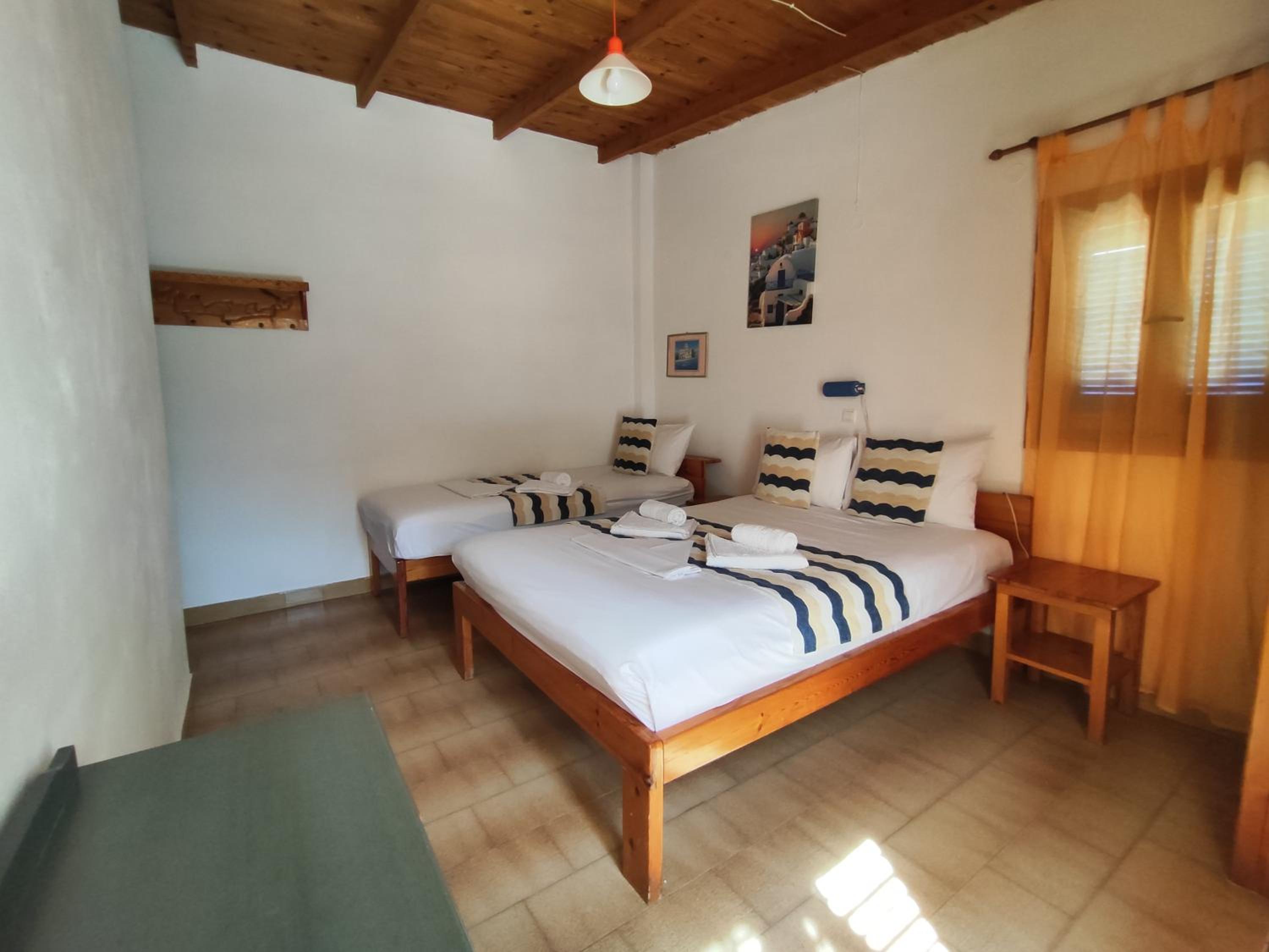 Triple Room with Balcony - Photo 6