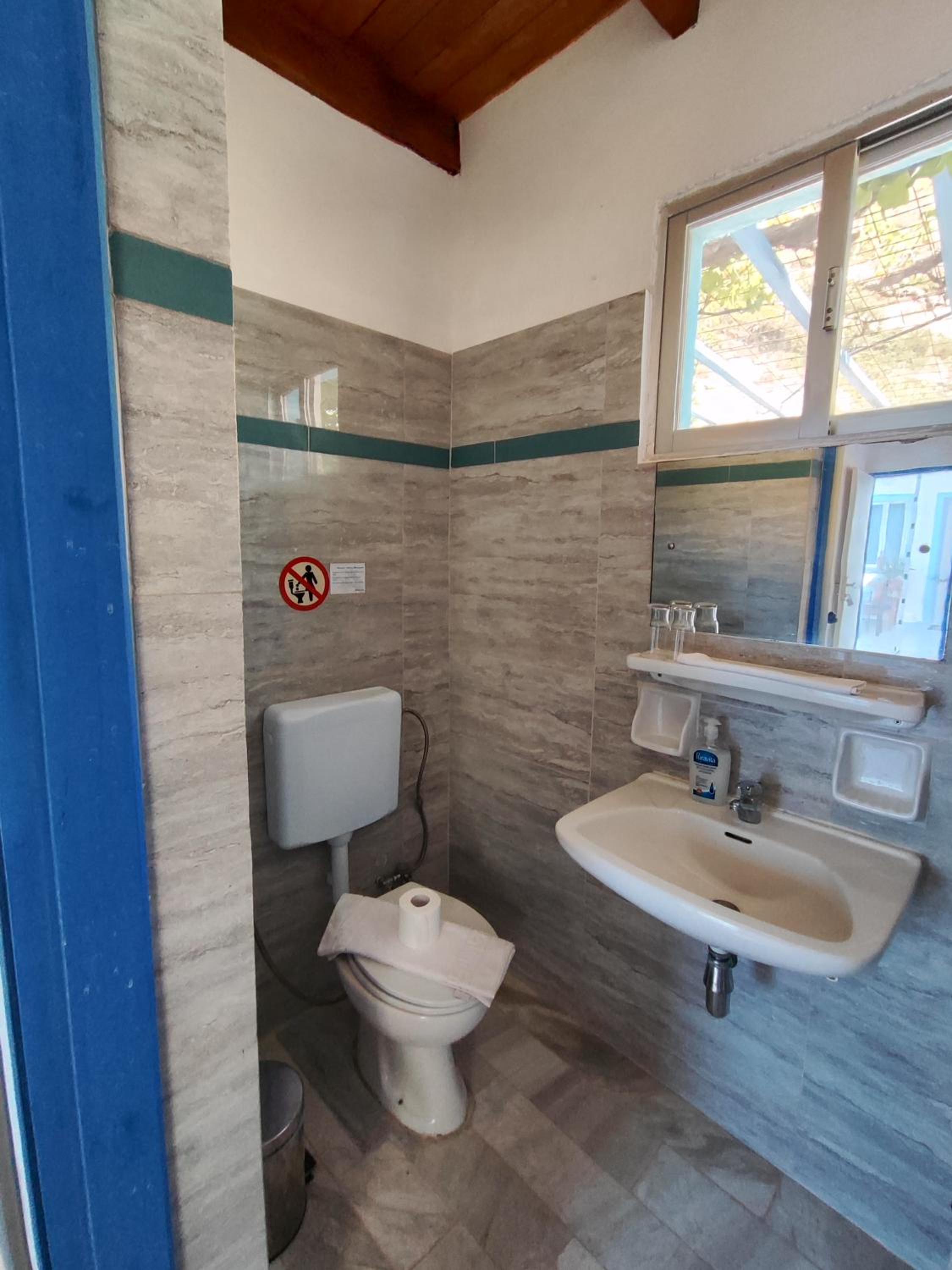 Budget Double Room - Photo 2