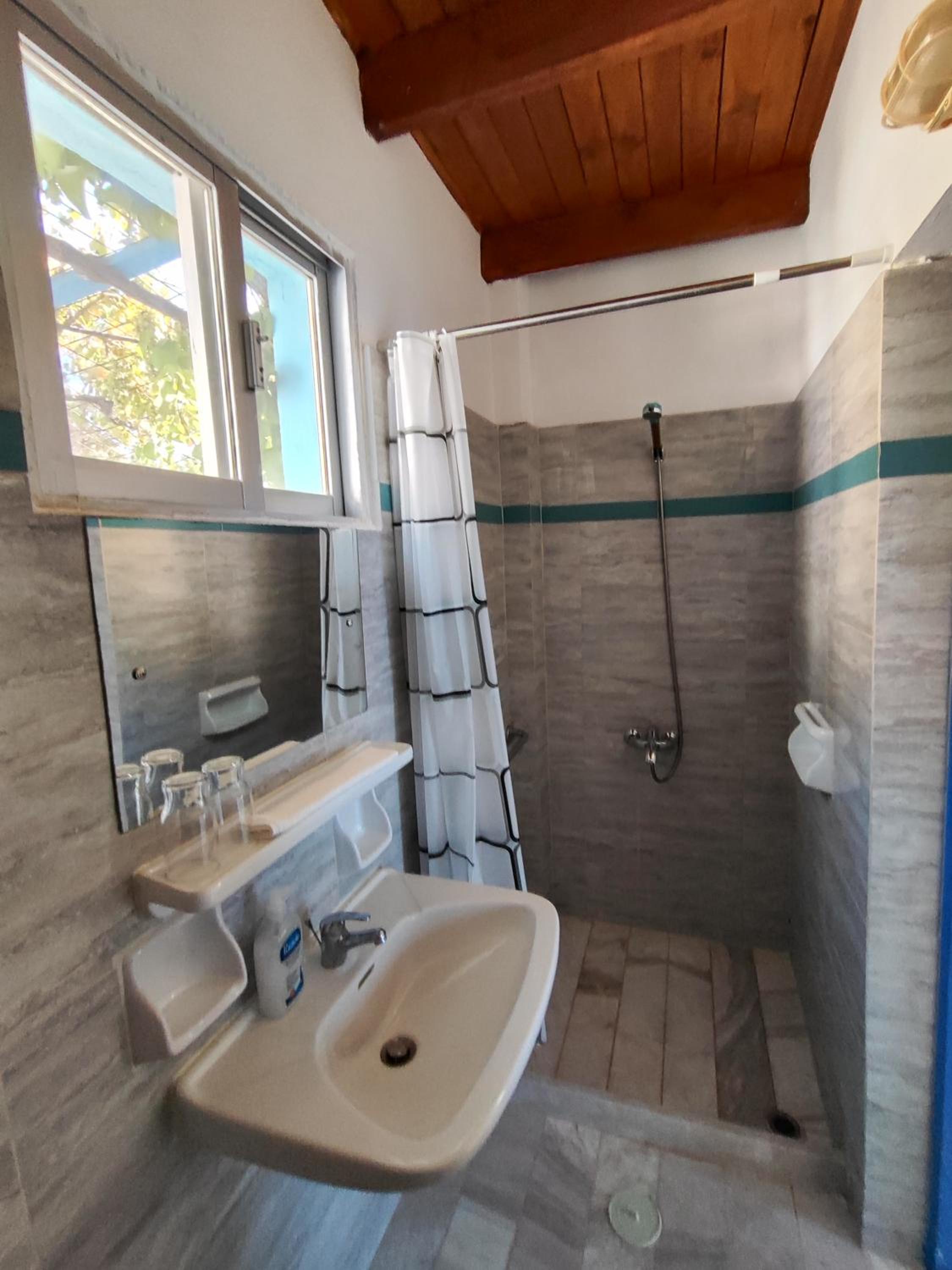 Budget Double Room - Photo 3