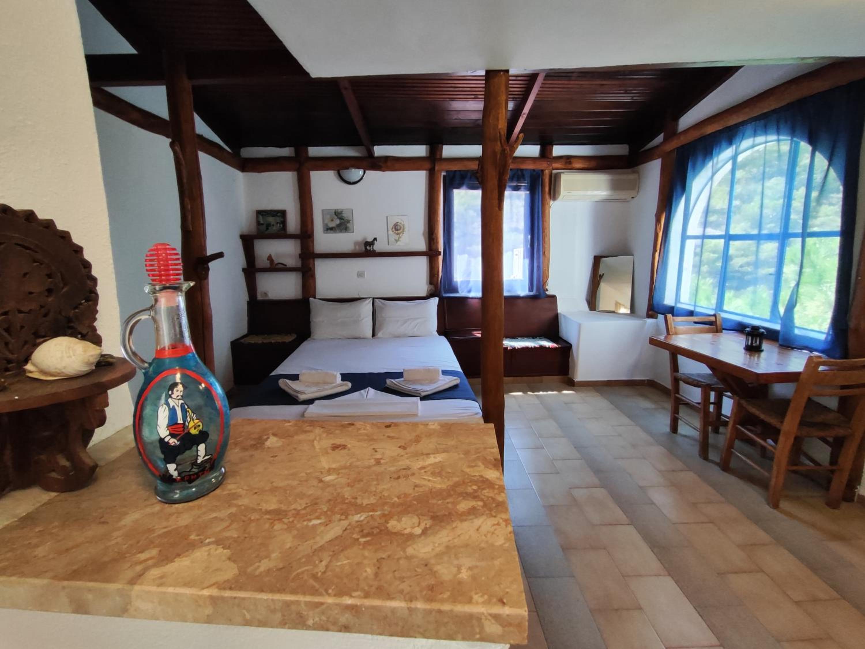 Deluxe Double Room with Side Sea View - Photo 1