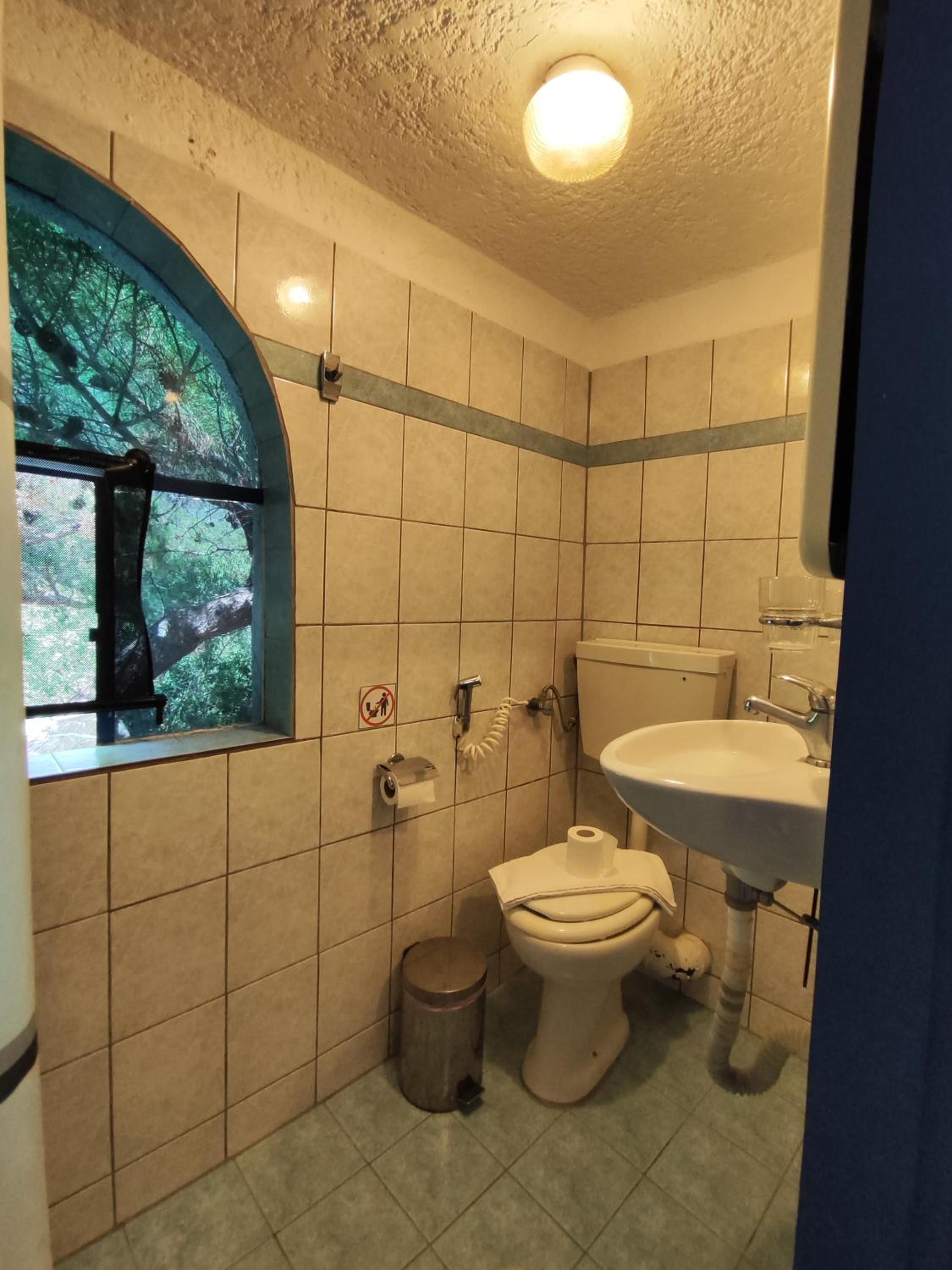 Deluxe Double Room with Side Sea View - Photo 5