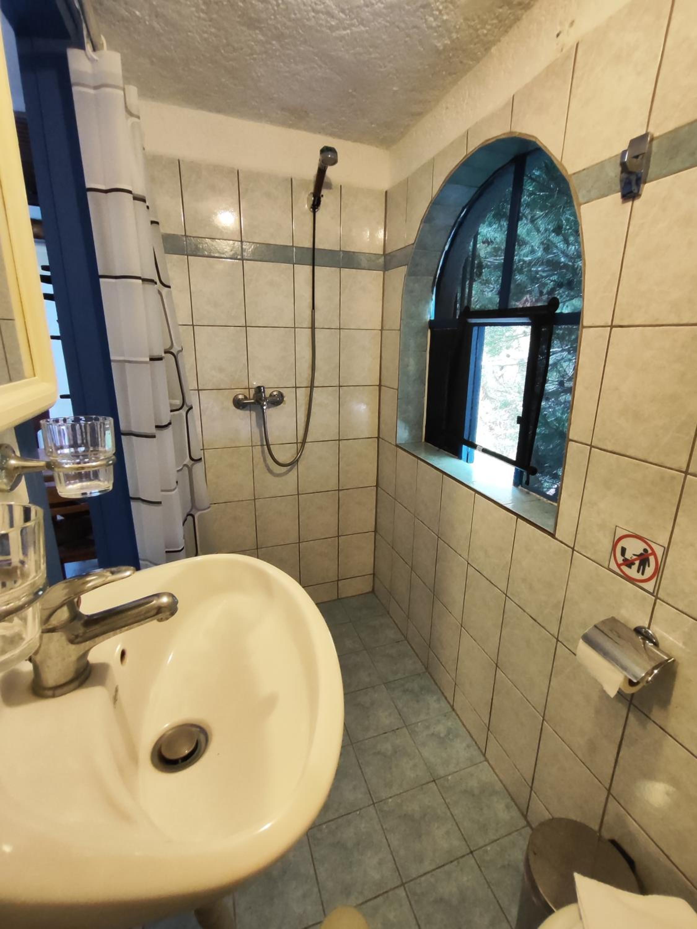 Deluxe Double Room with Side Sea View - Photo 3