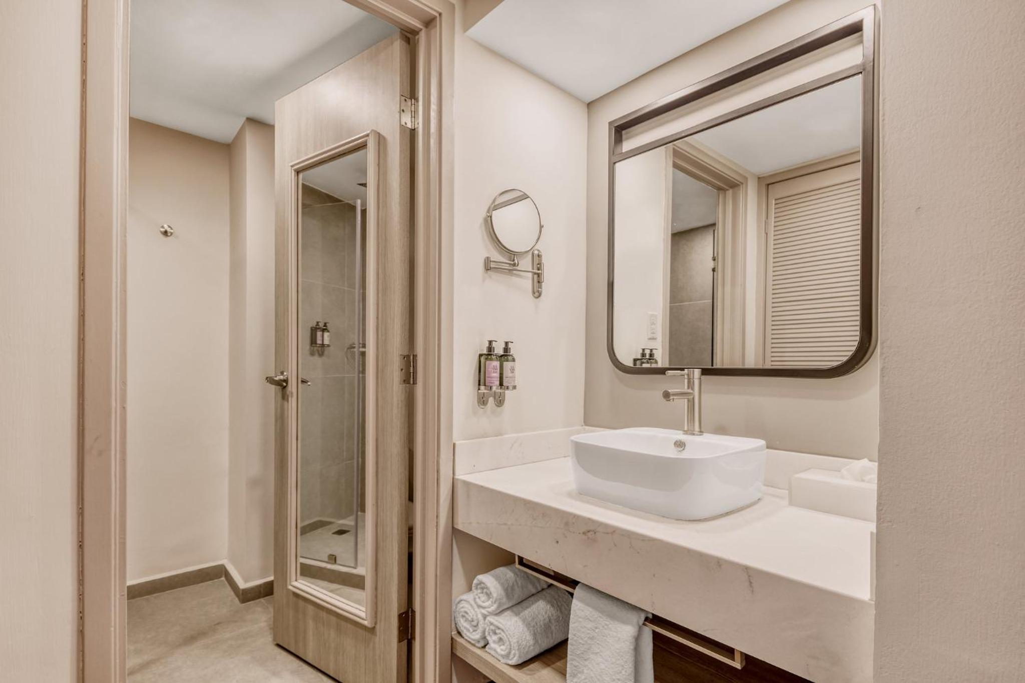 Executive Room 2 Double - Photo 3