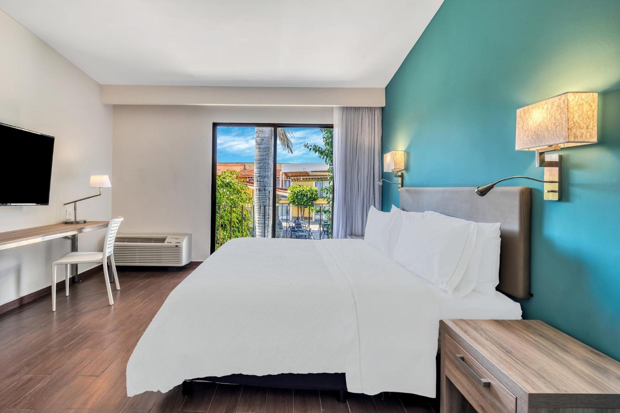 Executive Room 1 King - Photo 3