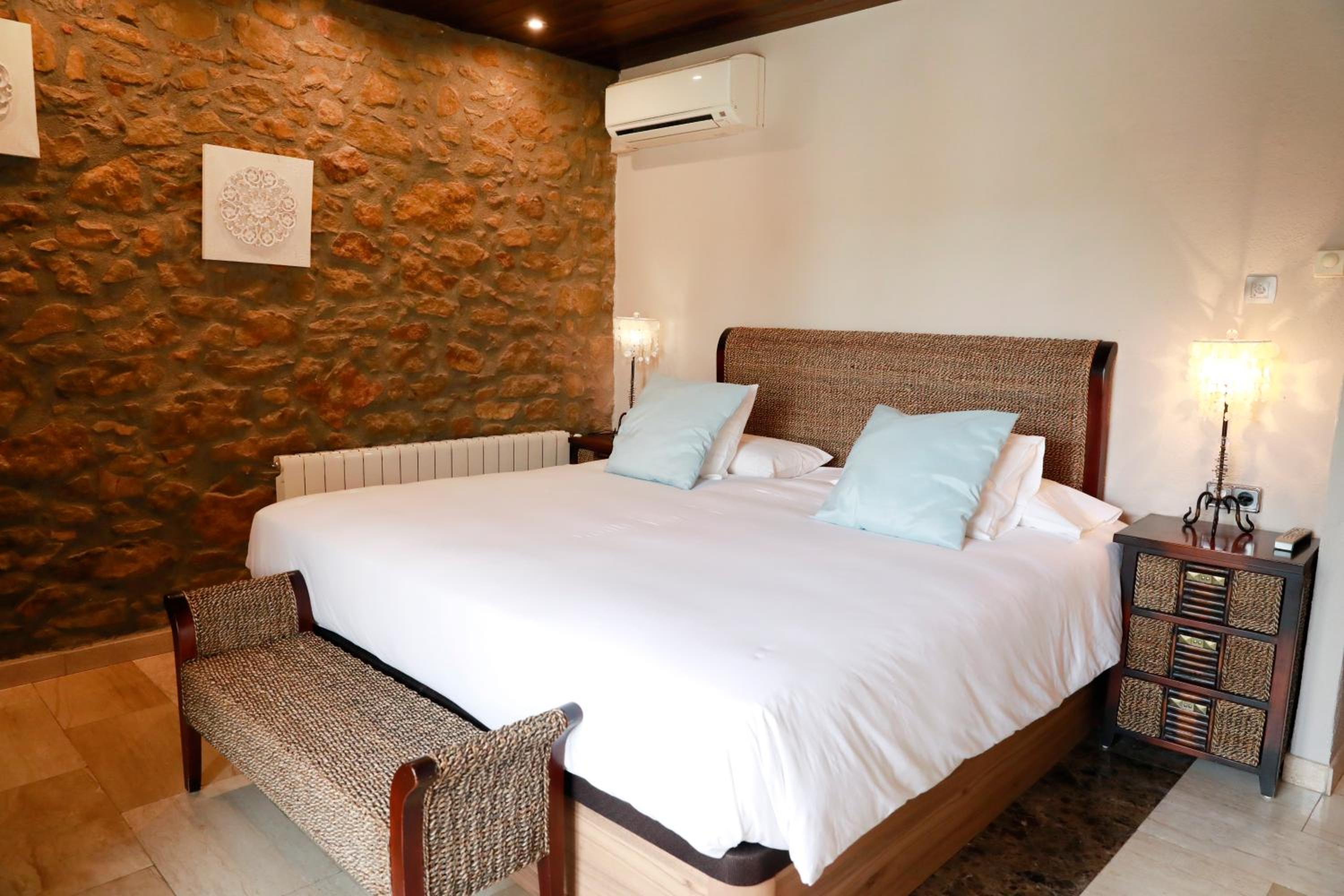 King Room with Spa Bath - Photo 2