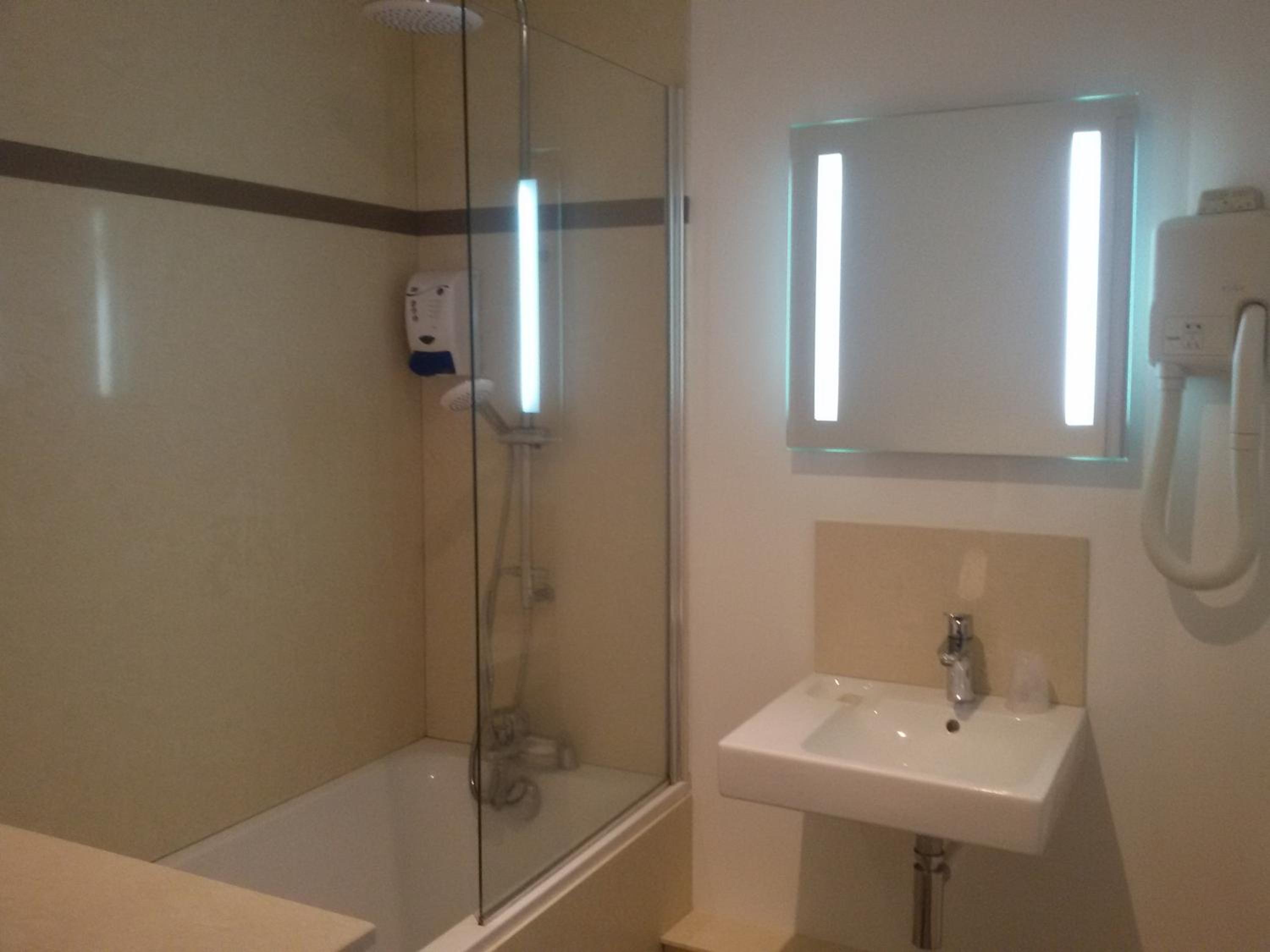 Twin Room - Photo 4