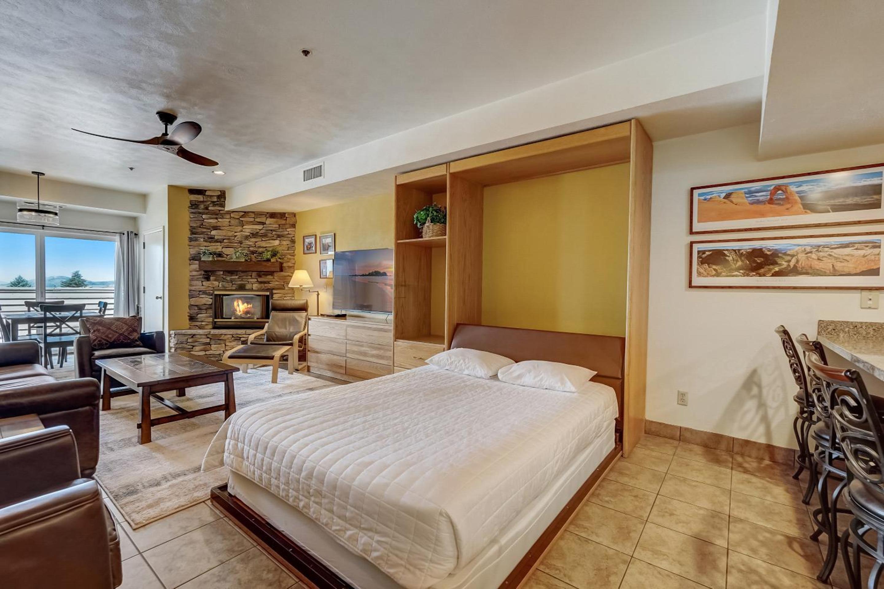 2 Bedroom Condominium  - Photo 2