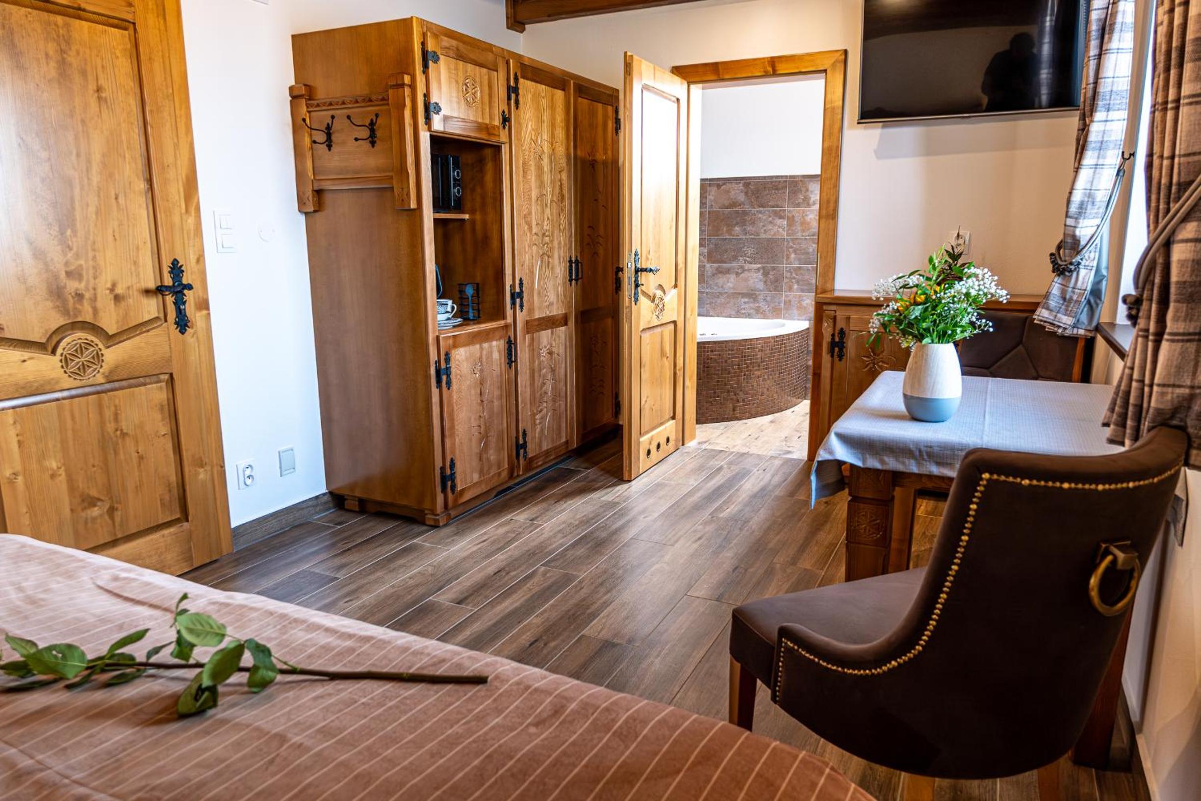 Double Room with Spa Bath photo 2