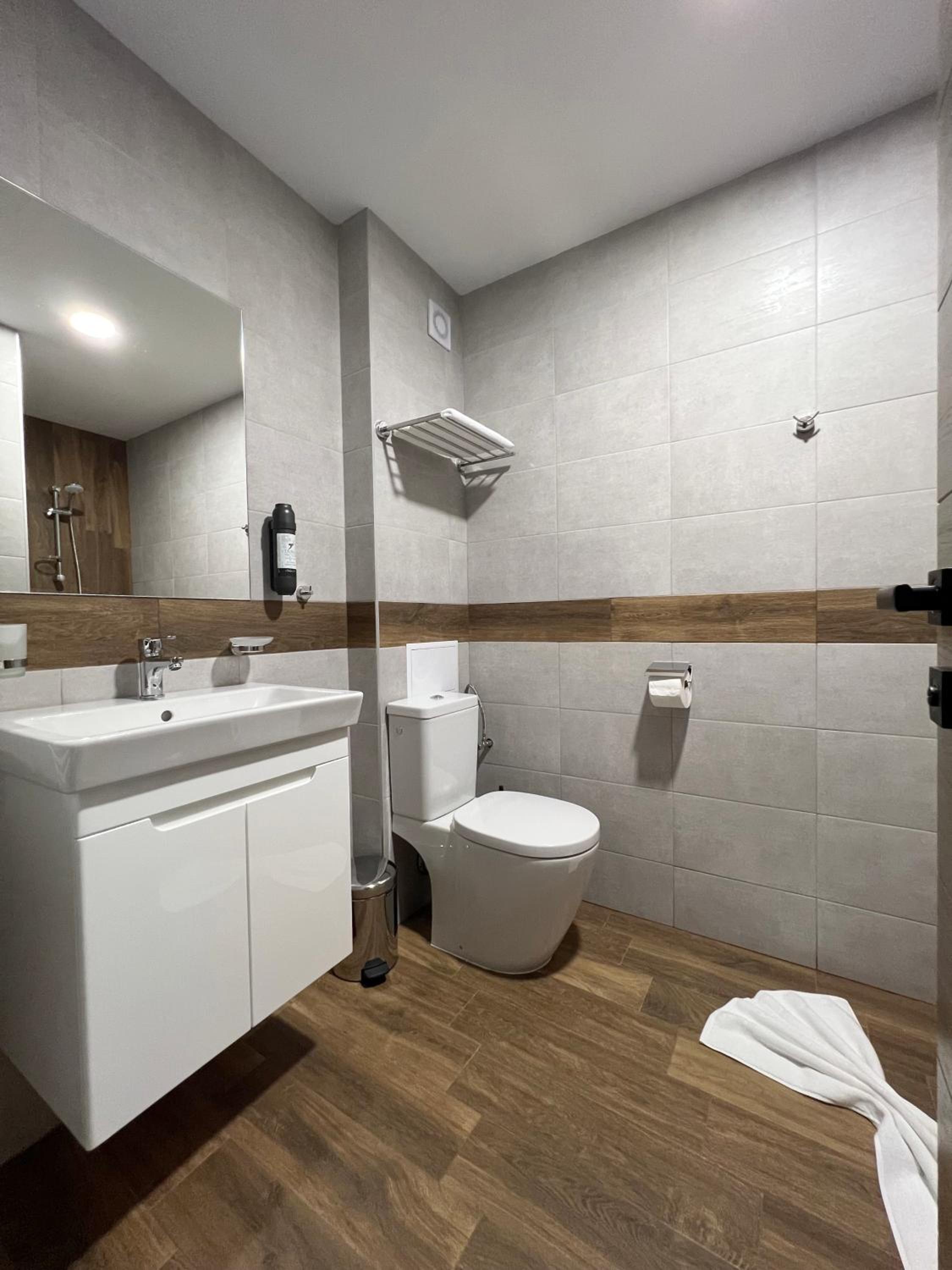 Deluxe Double Room with Shower photo 2