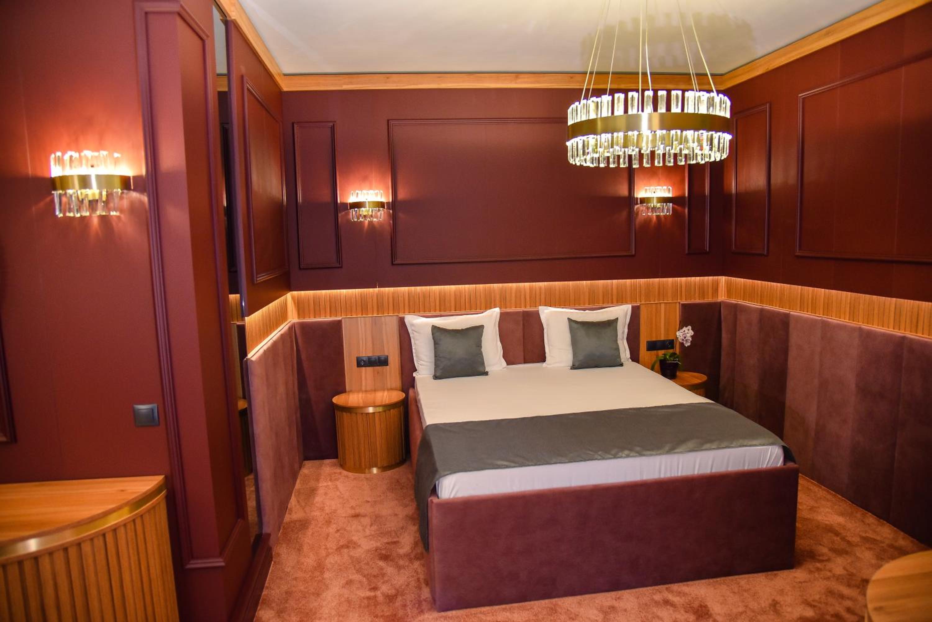 One-Bedroom Apartment - 2nd Floor with Free Spa Access - Photo 4