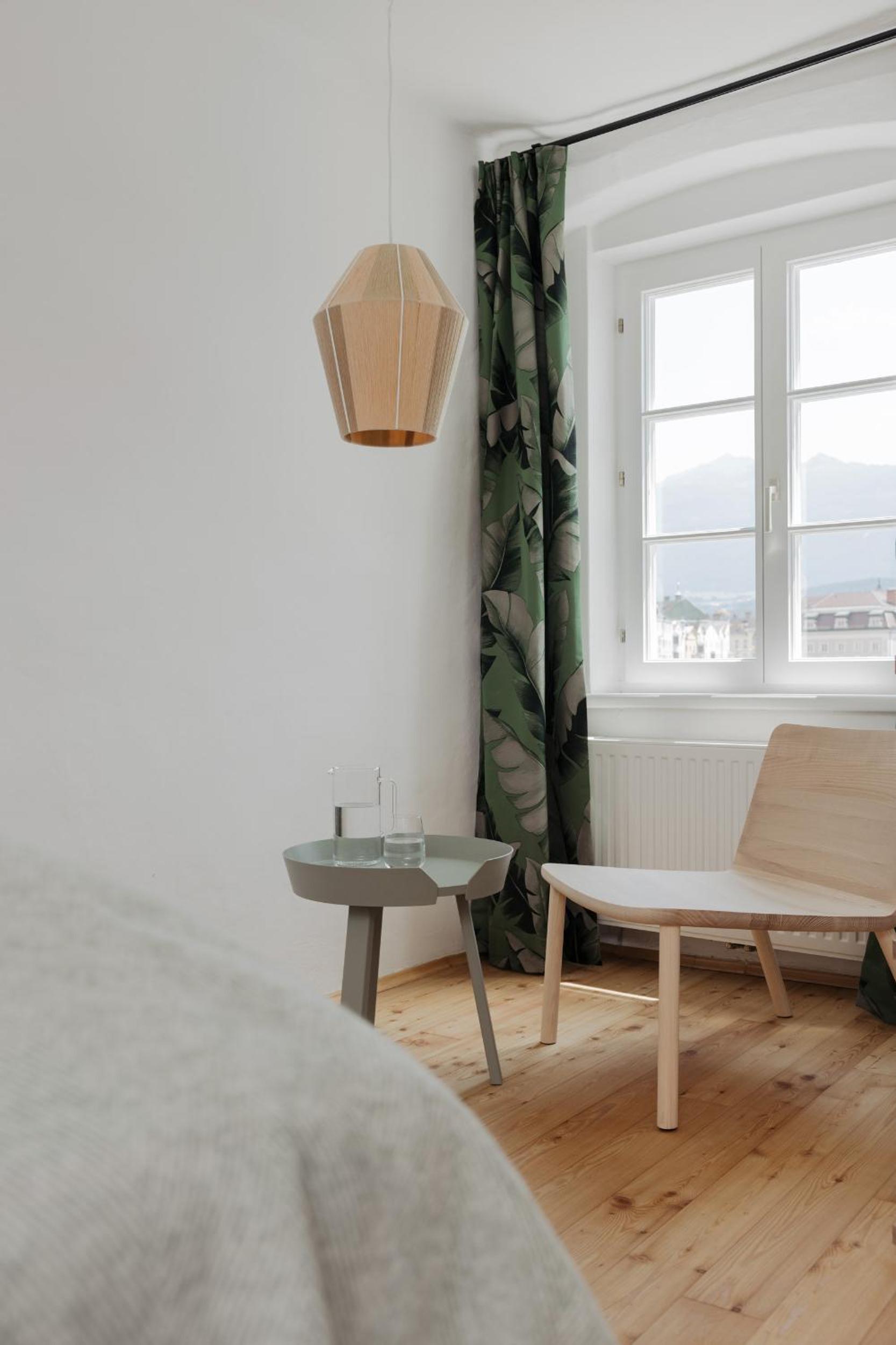 Apartment with Mountain View