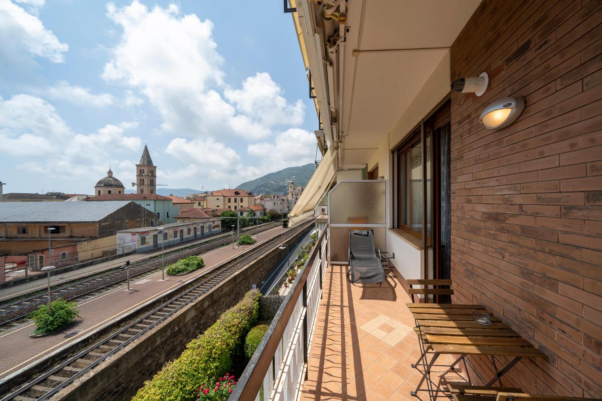 One-Bedroom Apartment with Balcony and City View photo 2