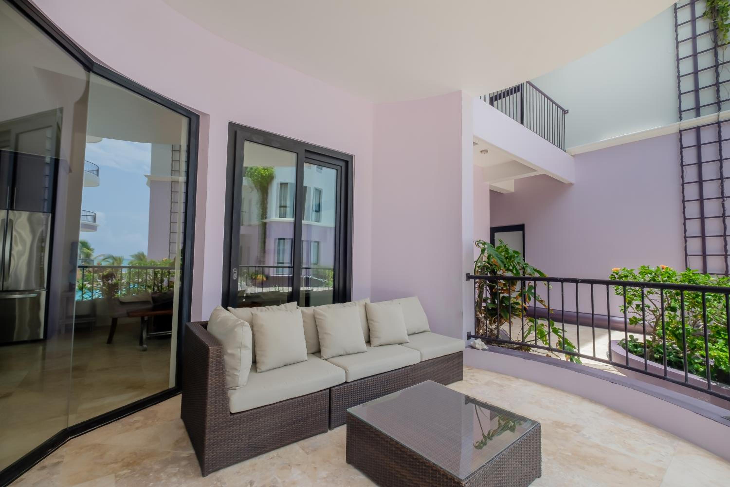 Deluxe Suite with Sea View