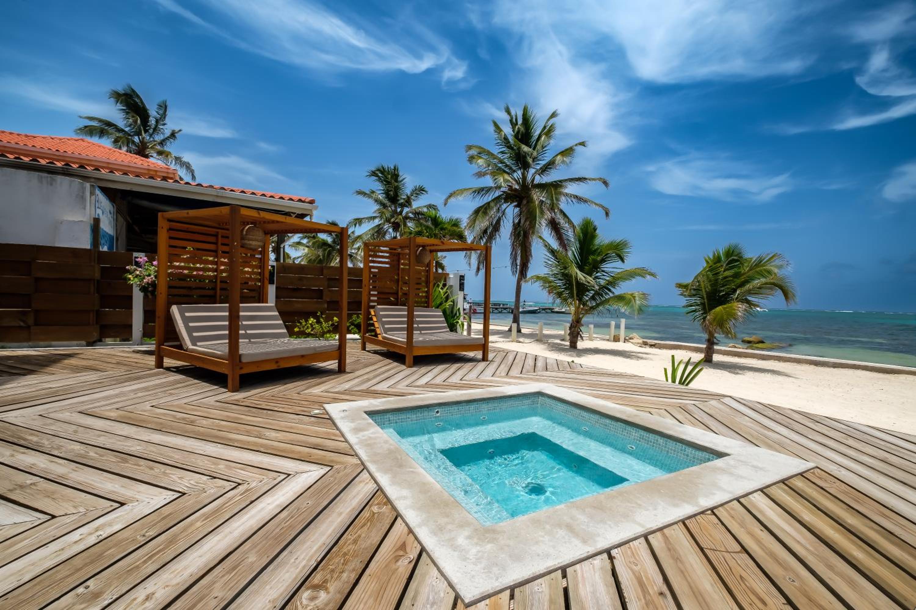 Deluxe Suite with Sea View