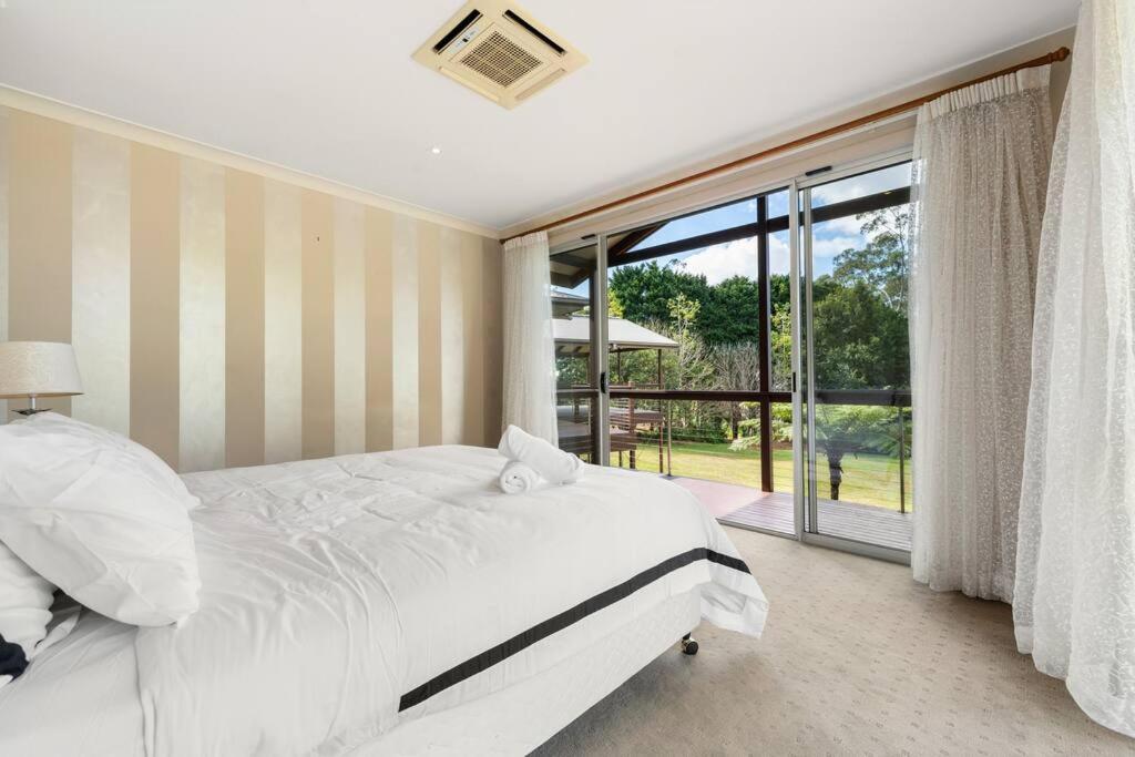 Five-Bedroom House photo 1