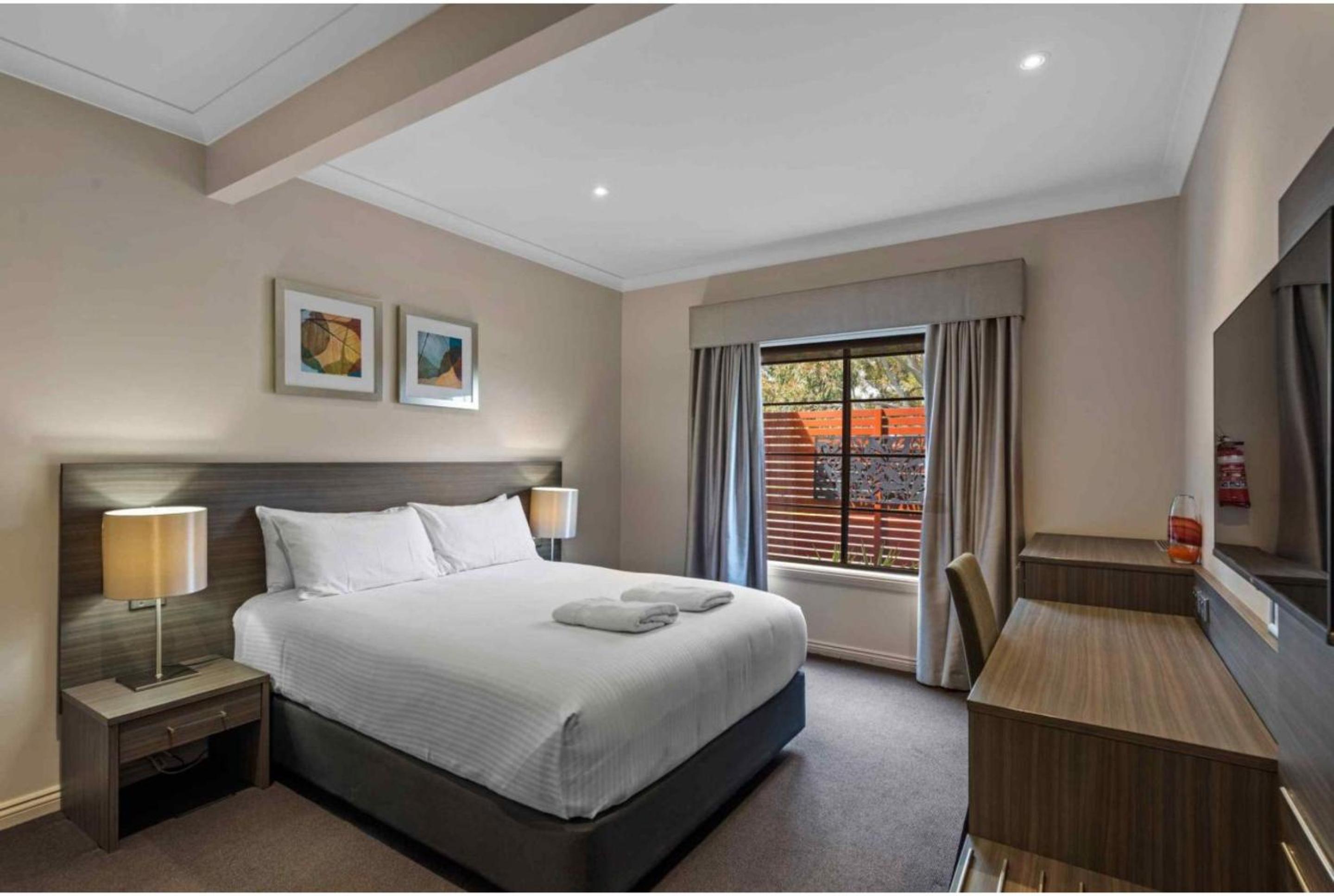 Standard Summit Room (1 Queen)