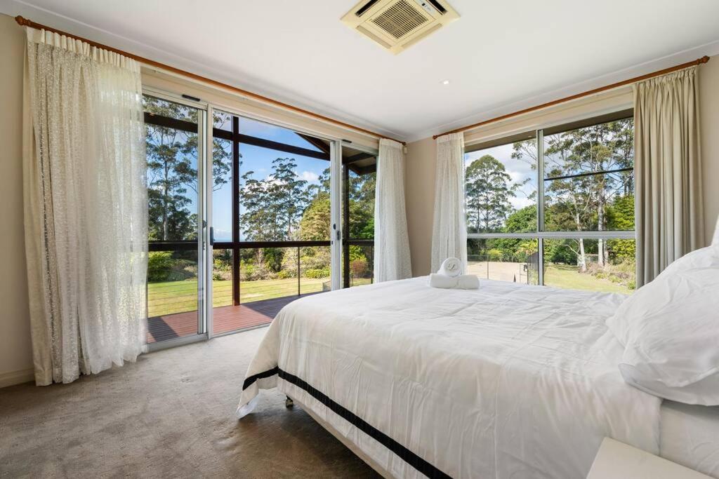 Five-Bedroom House photo 2