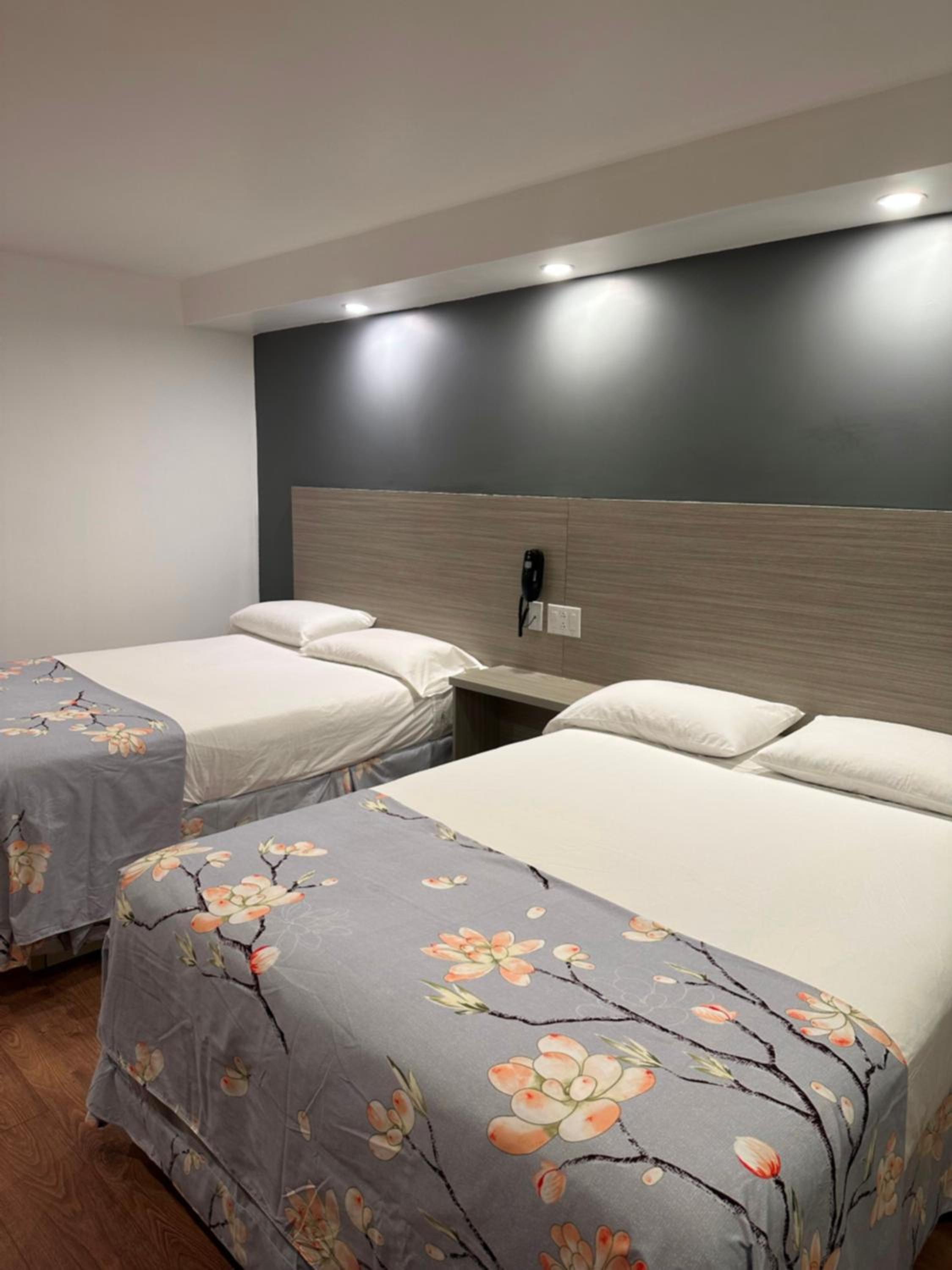 Queen Room with Two Queen Beds - Non-Smoking photo 1