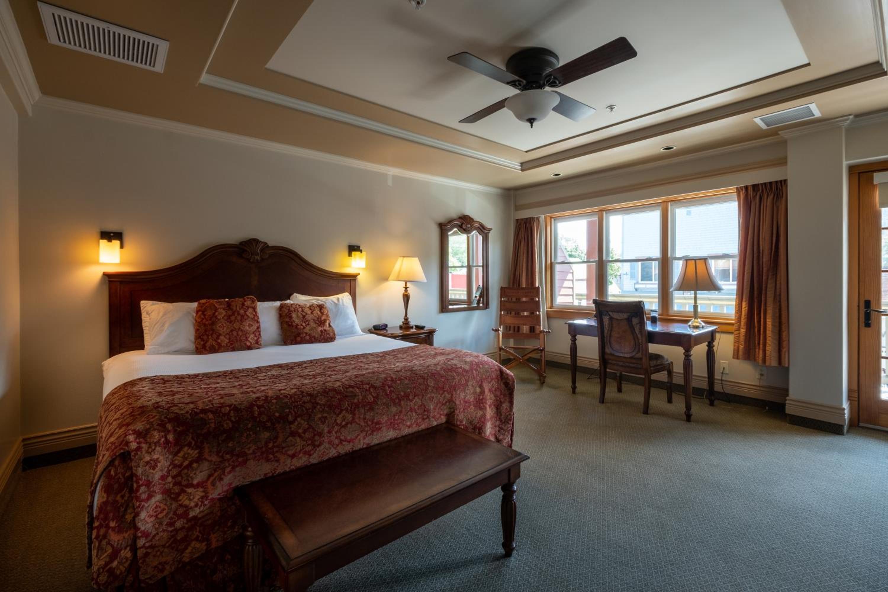 King Room with Mountain View