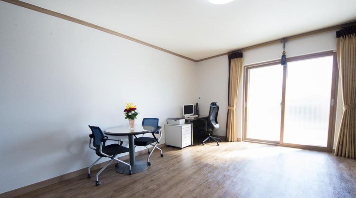 Studio with Balcony photo 1