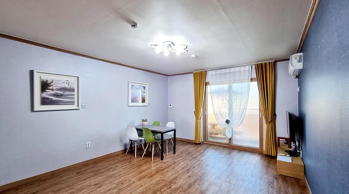 Studio with Balcony - Photo 1
