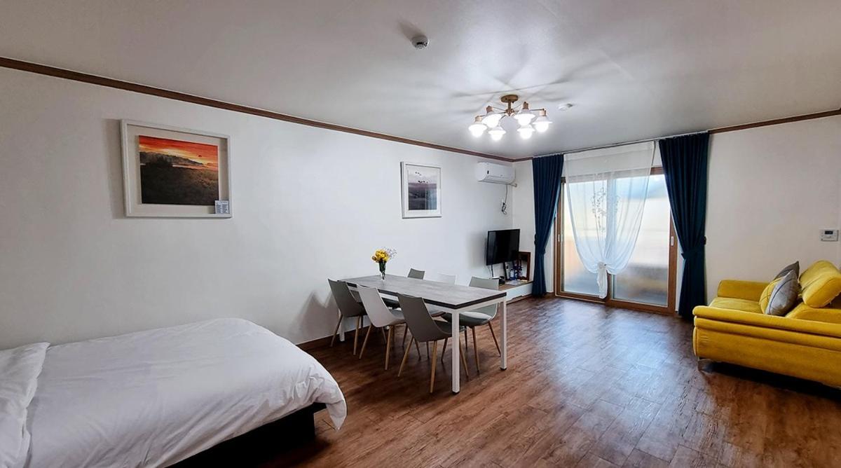 Deluxe Double Room with Balcony - Photo 1