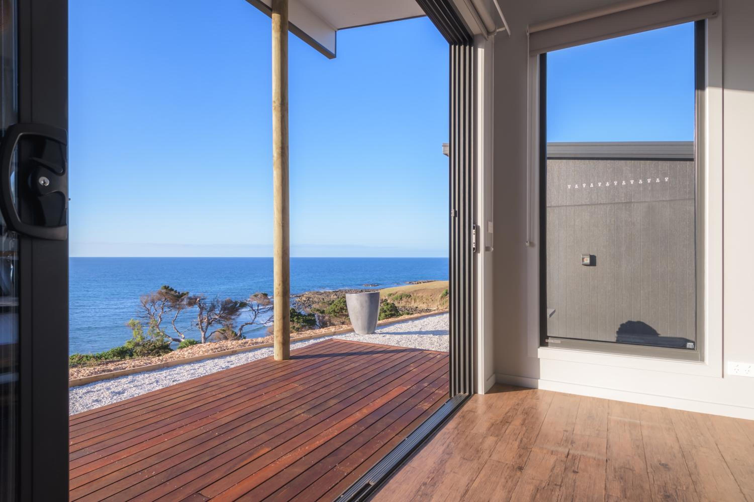 Hardtop Glamping with Sea View (No Bathroom) - Photo 9