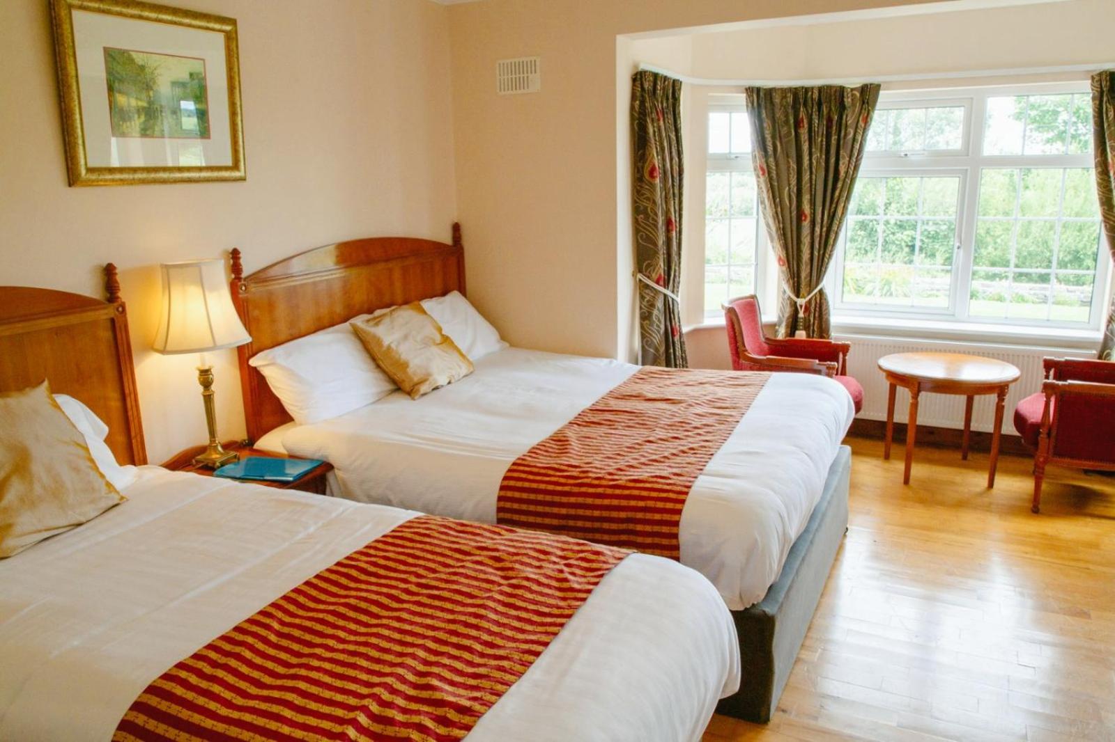 Deluxe Triple Room with Bay window Garden view & private bathroom 4 - Photo 12