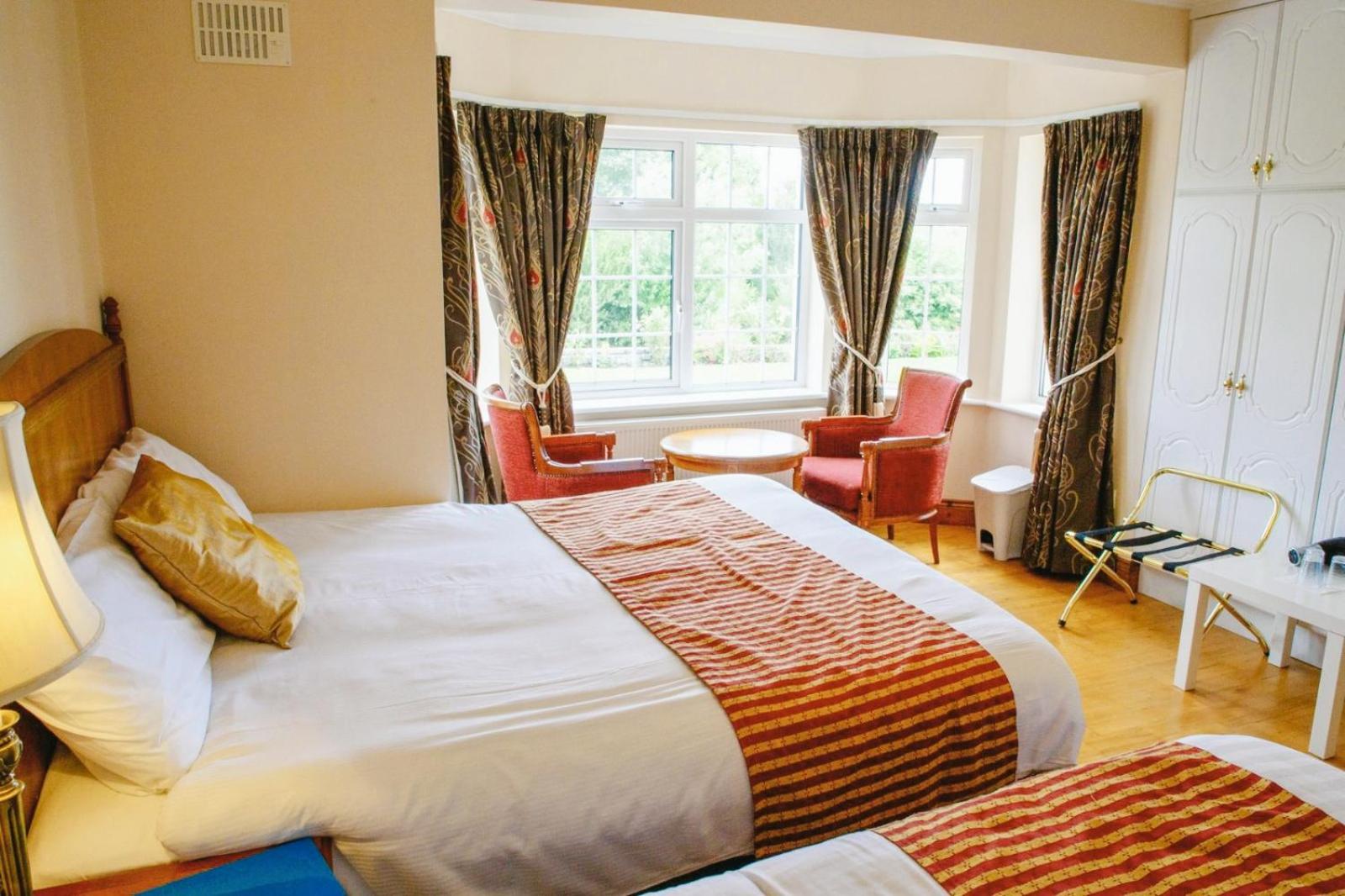 Deluxe Triple Room with Bay window Garden view & private bathroom 4 - Photo 15