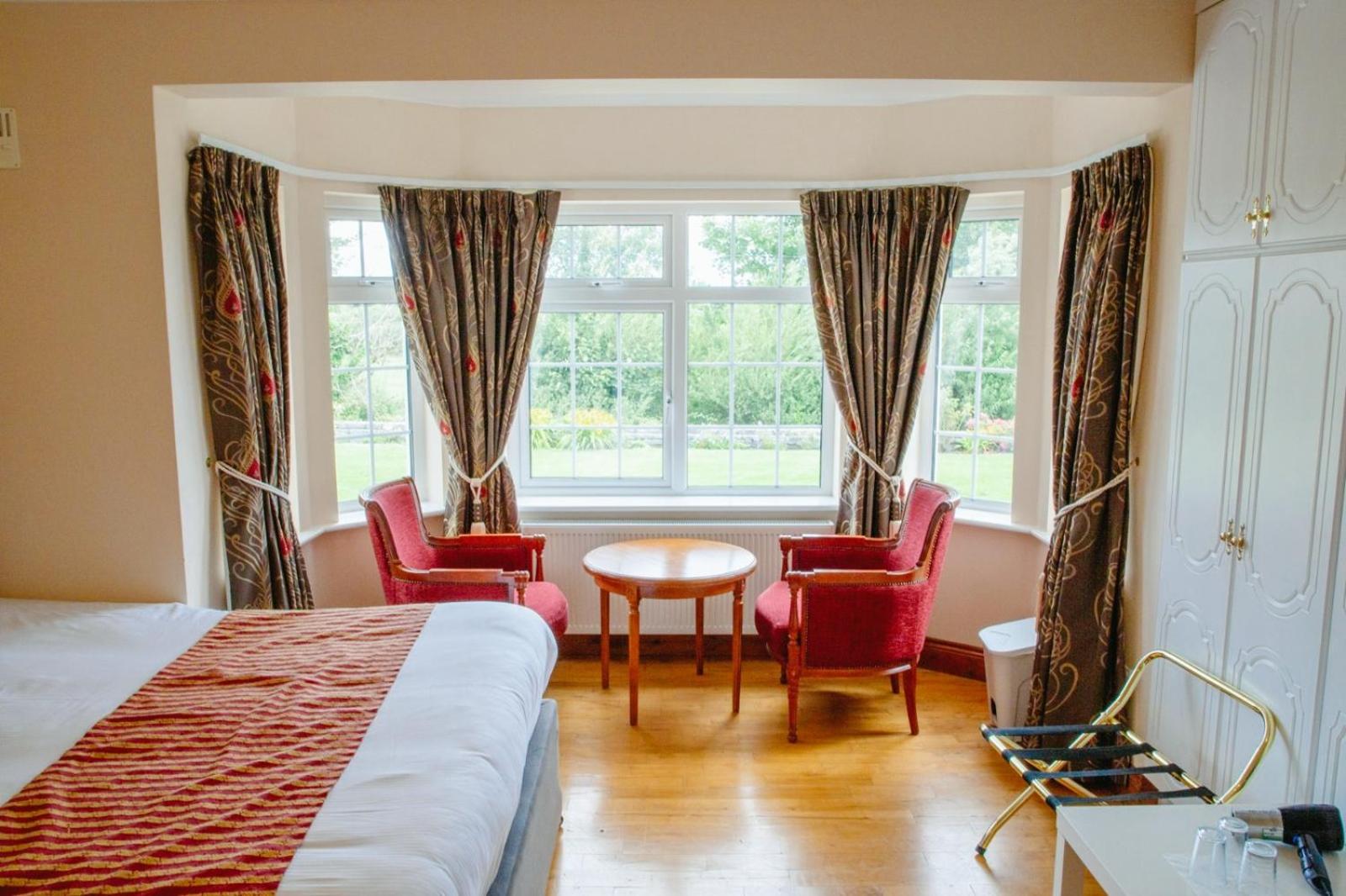 Deluxe Triple Room with Bay window Garden view & private bathroom 4 - Photo 5