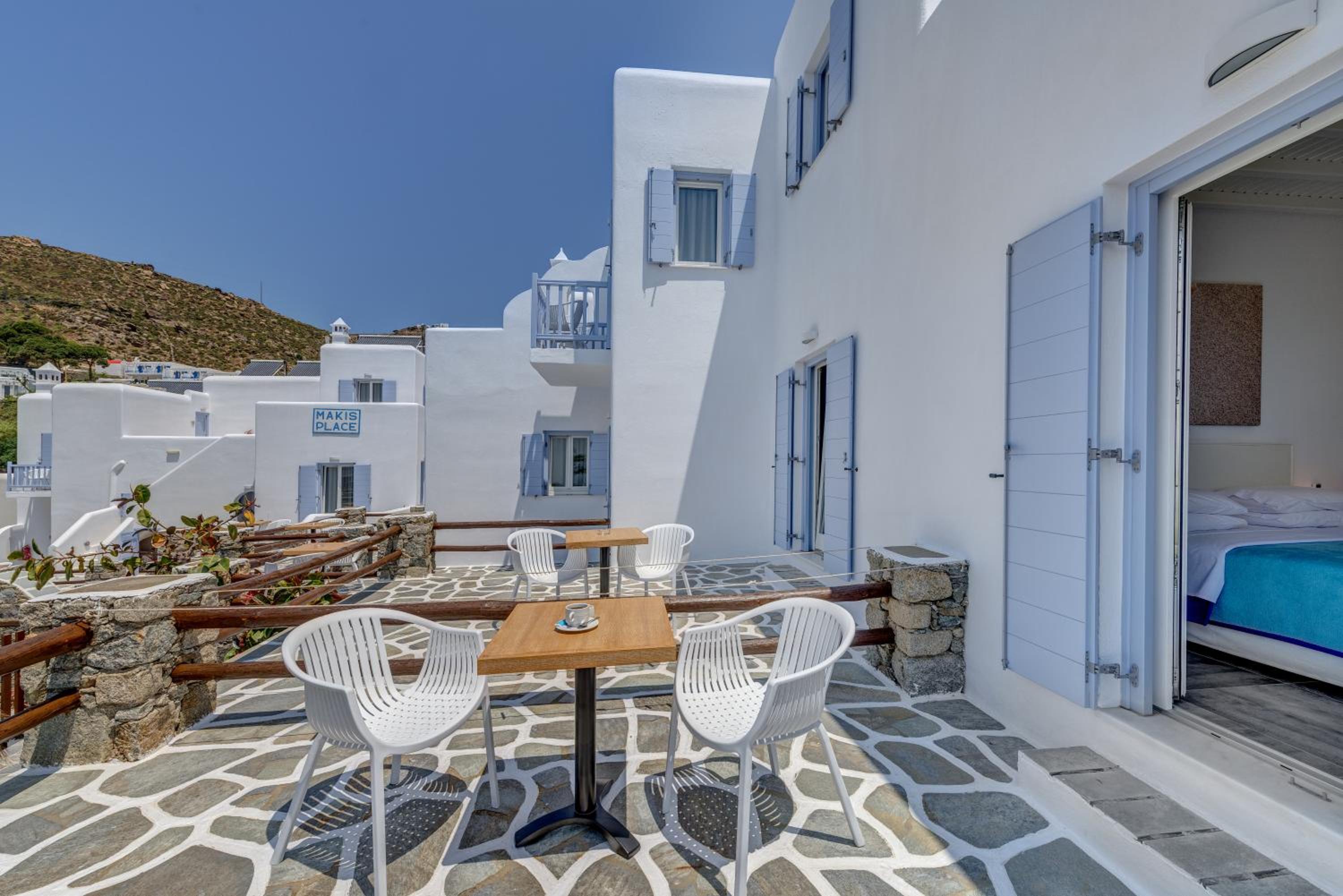 Superior Double or Twin Room with Pool View - Photo 6
