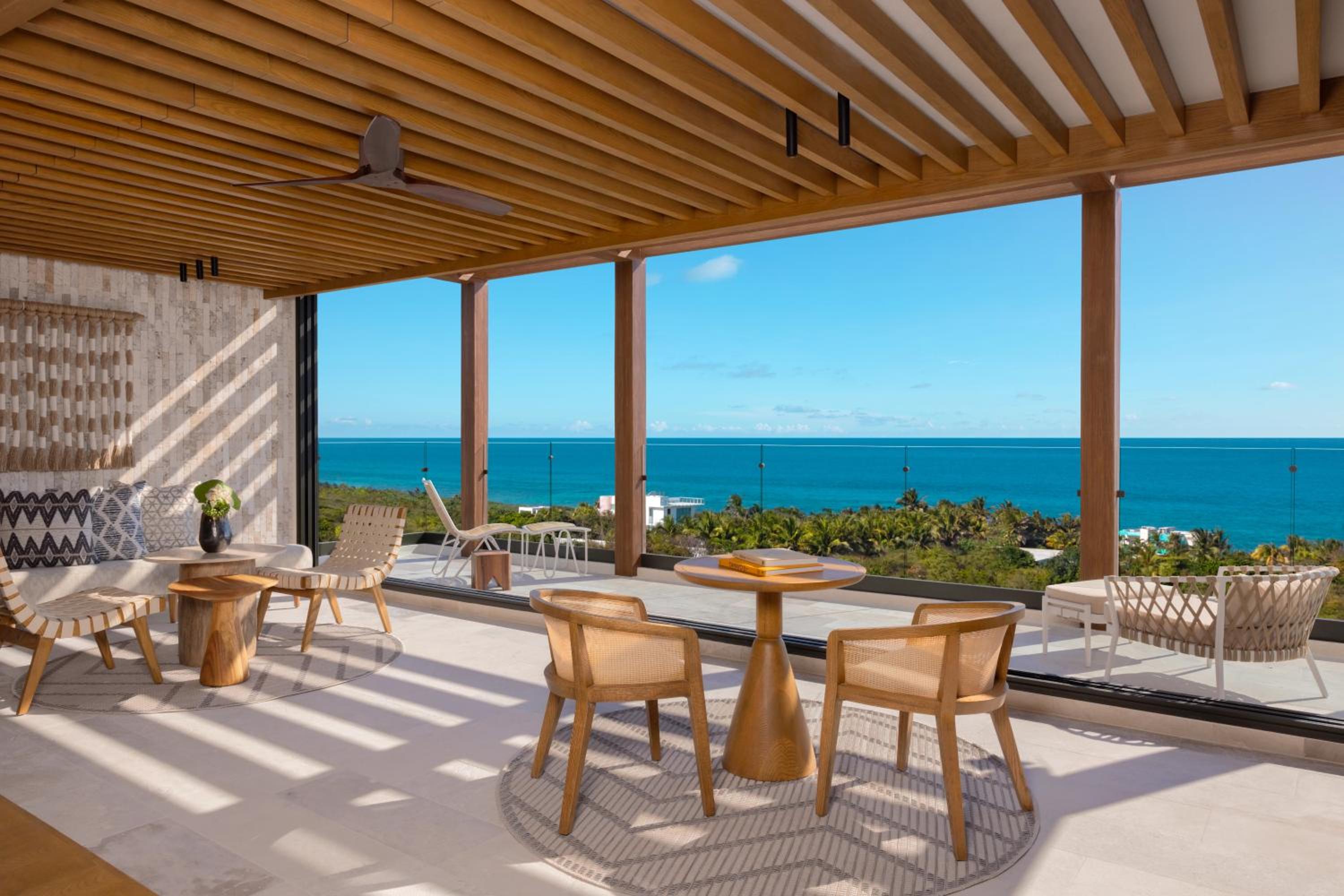 Honeymoon Suite with Ocean View - Photo 3