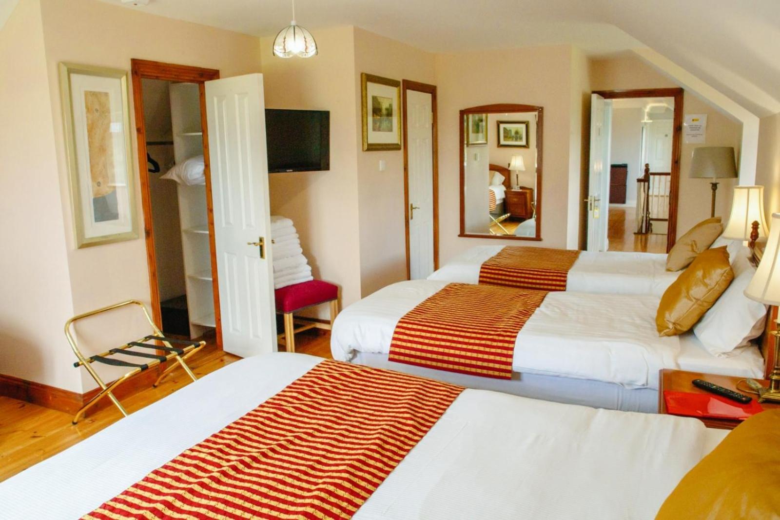 Deluxe Family Room with lakeview, walk-in wardrobe and Private Bathroom - Photo 1