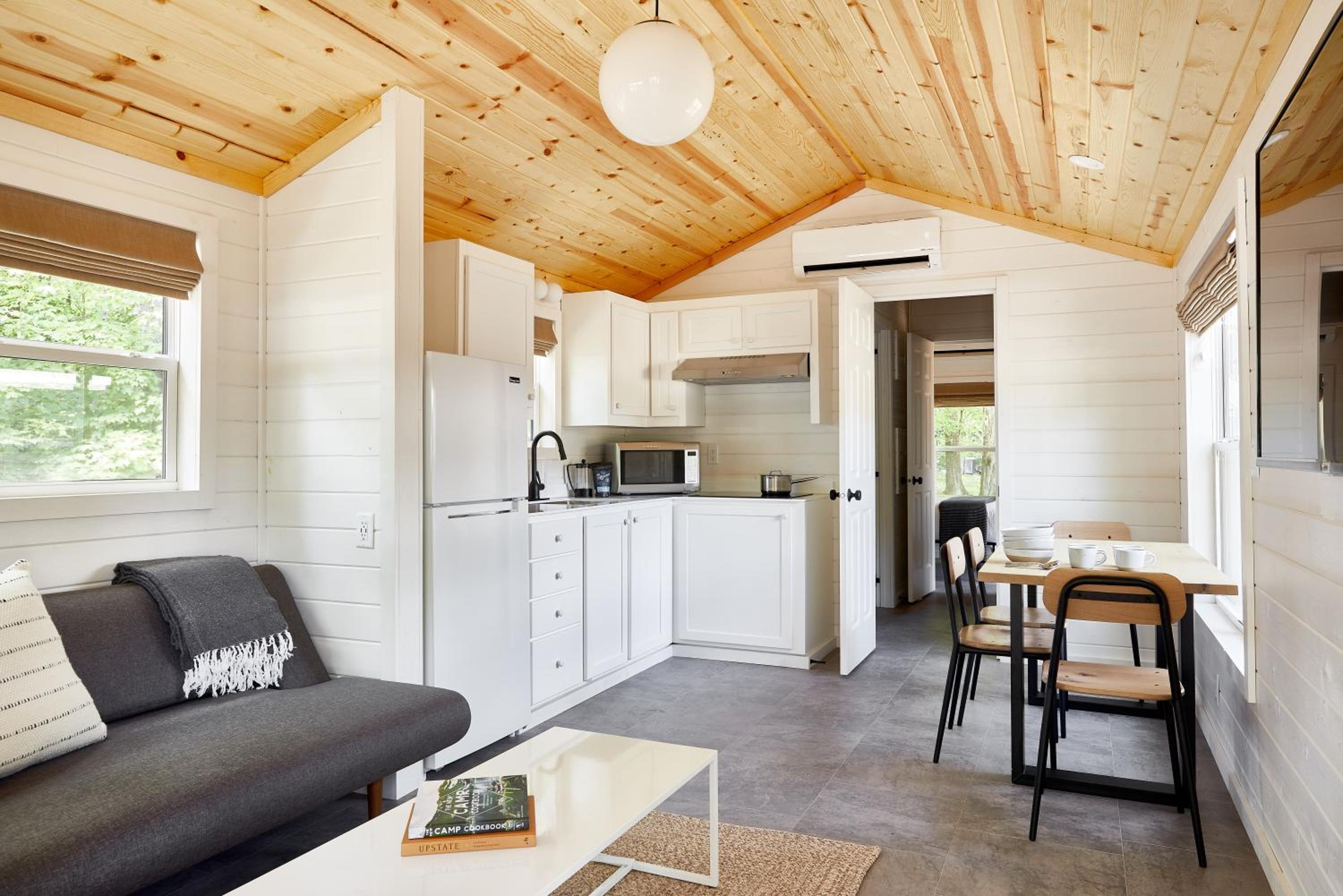 Premium Family Cabin - Photo 4